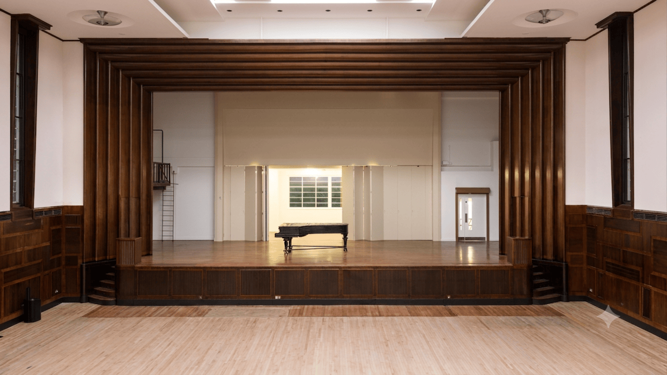 hire-london-art-deco-town-hall-film-shoot-event-location-assembly-hall-stage-central-view.png