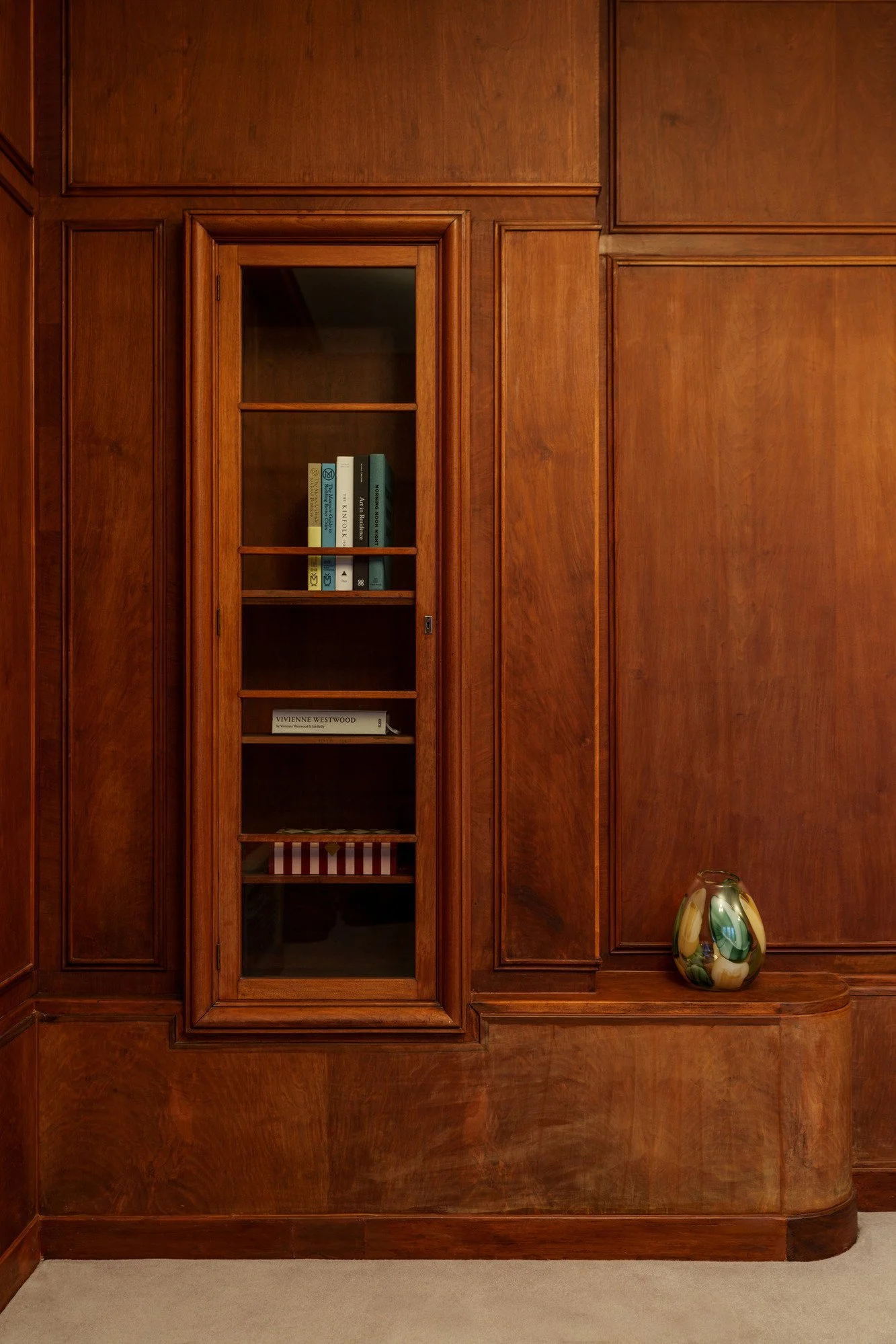 hire-london-art-deco-town-hall-film-shoot-event-location-members-room-wood-panelling.jpg