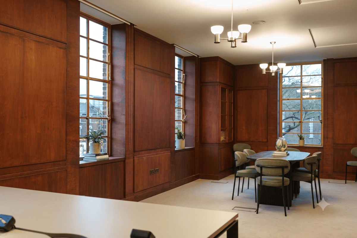 hire-london-art-deco-town-hall-film-shoot-event-location-meeting-room-tables.png