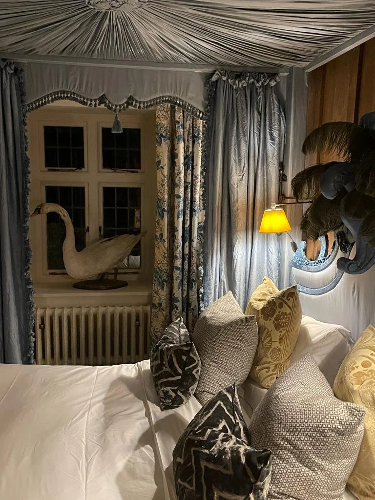 dorset-historic-tudor-regency-gothic-romance-estate-parkland-bedroom-swan.jpg