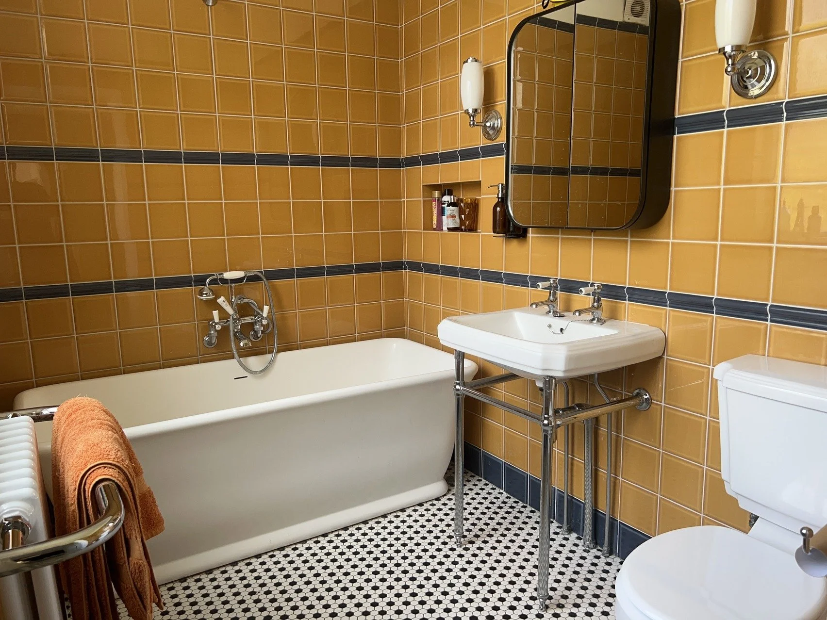 berkshire-historic-1930s-art-deco-modernist-estate-parkland-bathroom-tiles.jpg