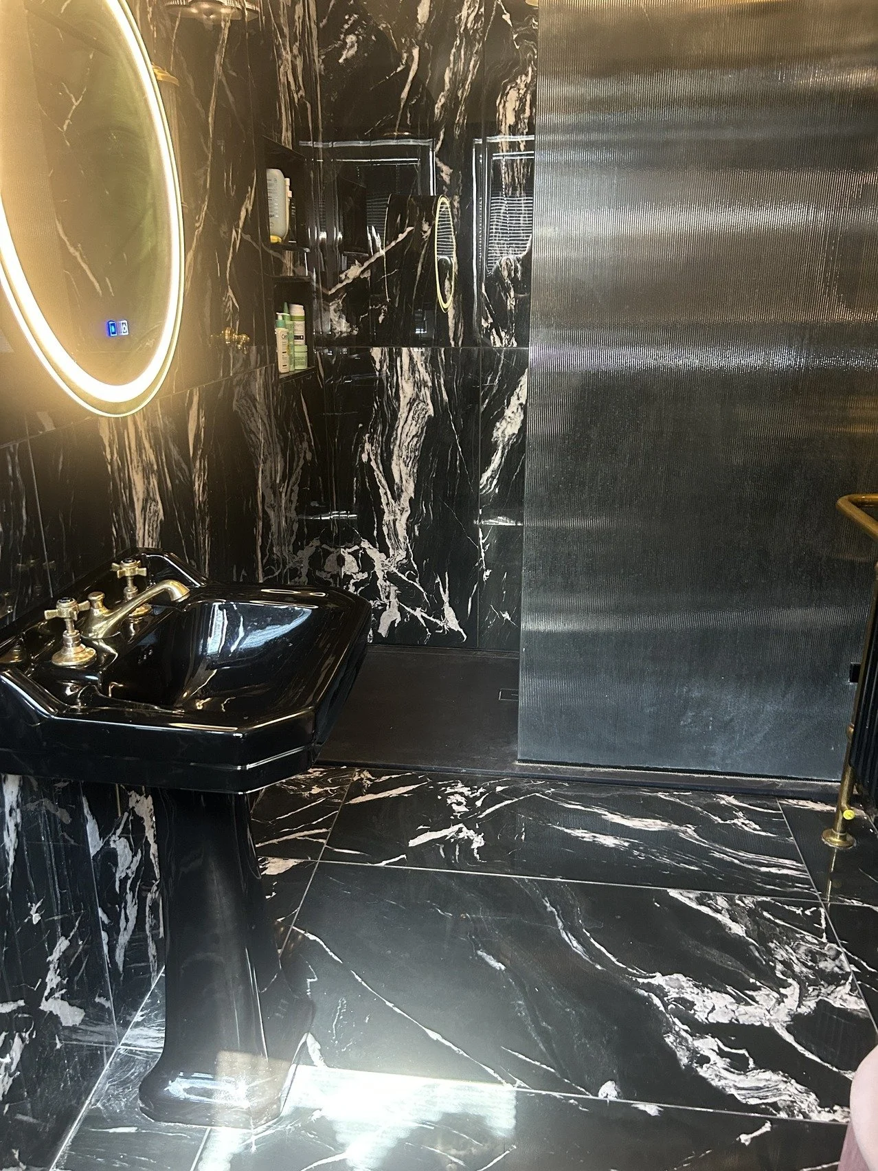 berkshire-historic-1930s-art-deco-modernist-estate-parkland-black-marble-bathroom-mirror.jpg