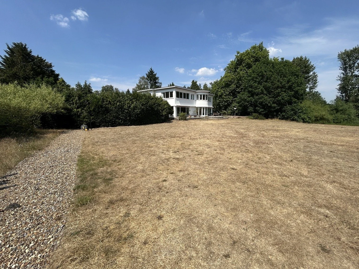 berkshire-historic-1930s-art-deco-modernist-estate-parkland-lawn.jpg
