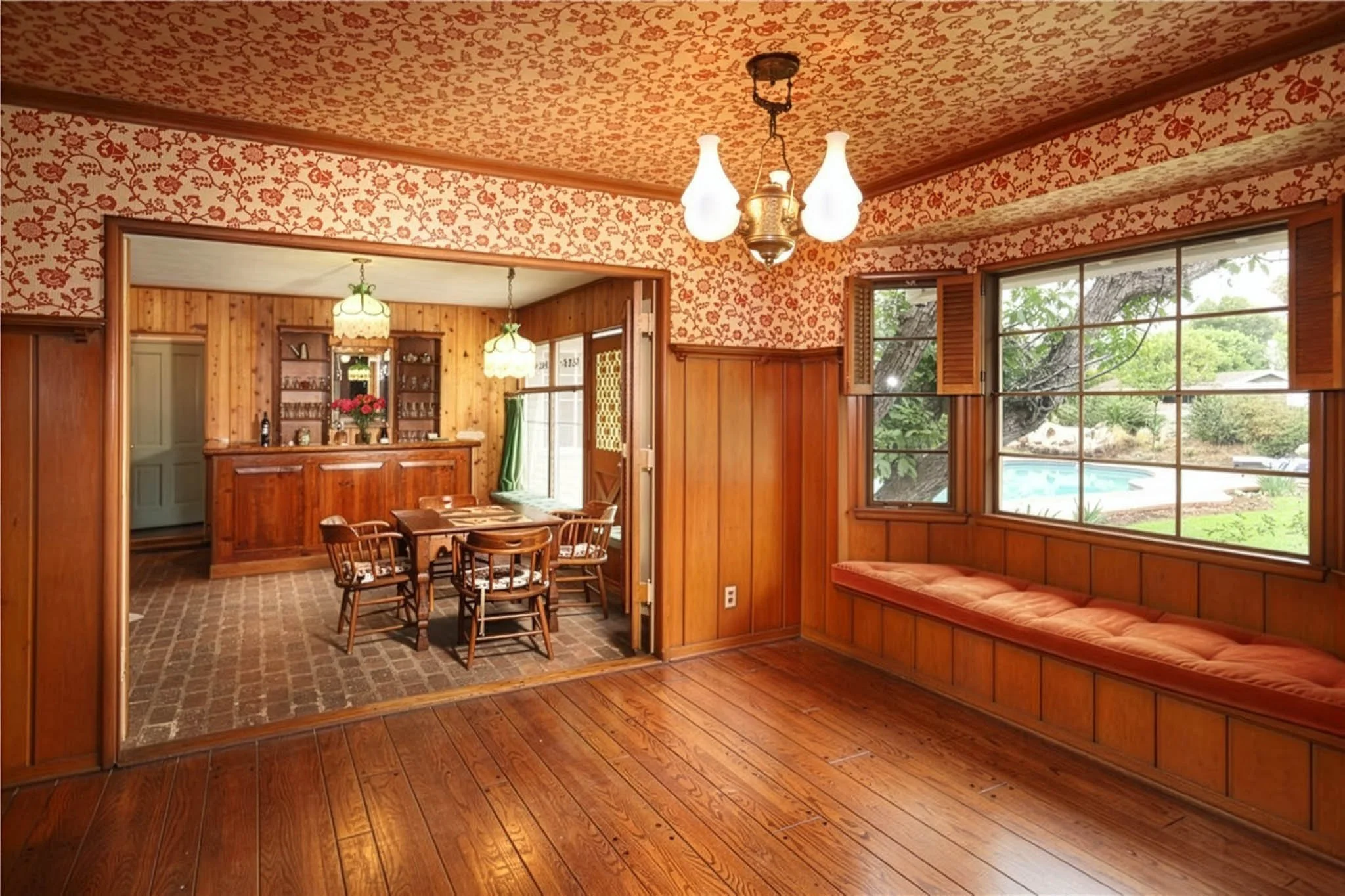 san-fernando-valley-los-angeles-1940s-mid-century-ranch-location-house-dining-room-table.jpg