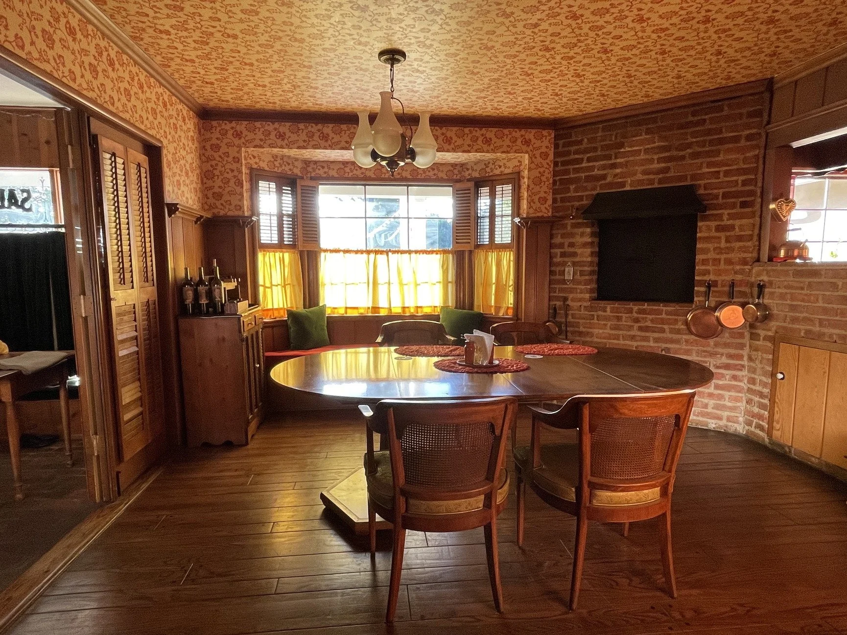 san-fernando-valley-los-angeles-1940s-mid-century-ranch-location-house-dining-room.jpg