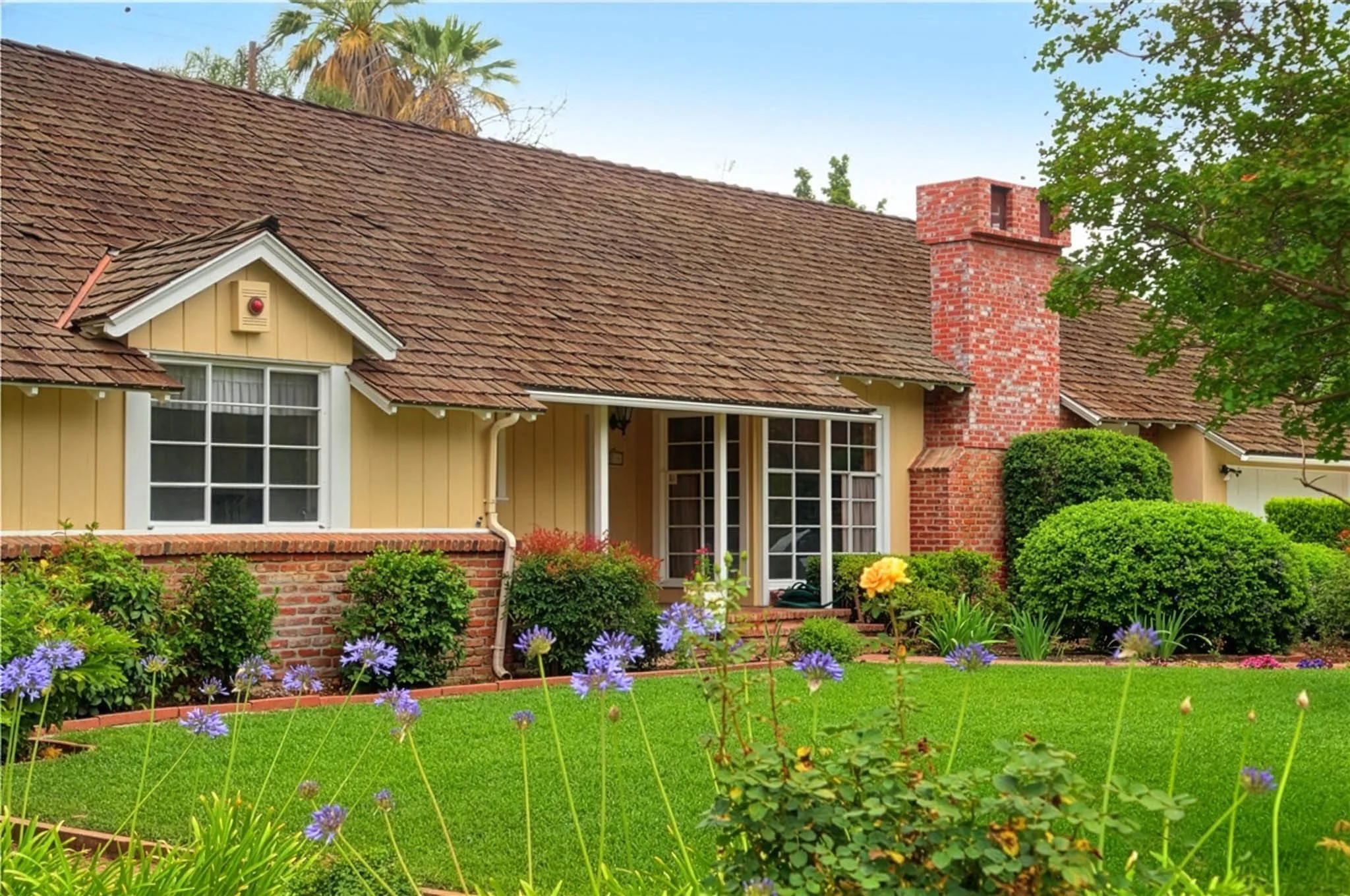 san-fernando-valley-los-angeles-1940s-mid-century-ranch-location-house-facade.jpg