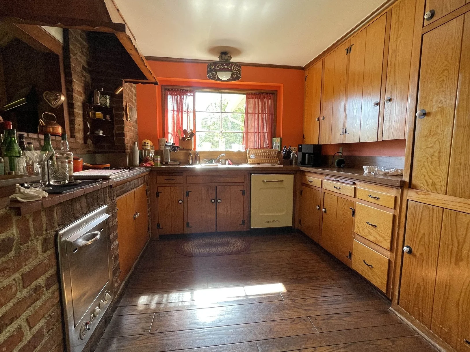 san-fernando-valley-los-angeles-1940s-mid-century-ranch-location-house-kitchen.jpg