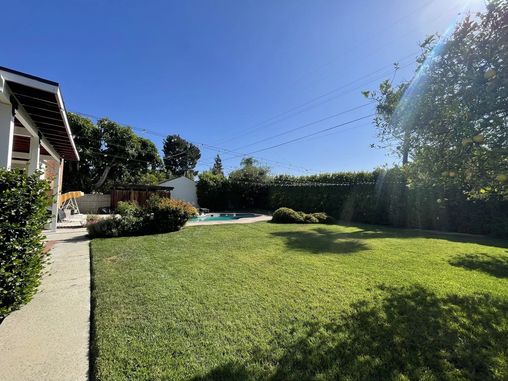 san-fernando-valley-los-angeles-1940s-mid-century-ranch-location-house-lawn.jpg