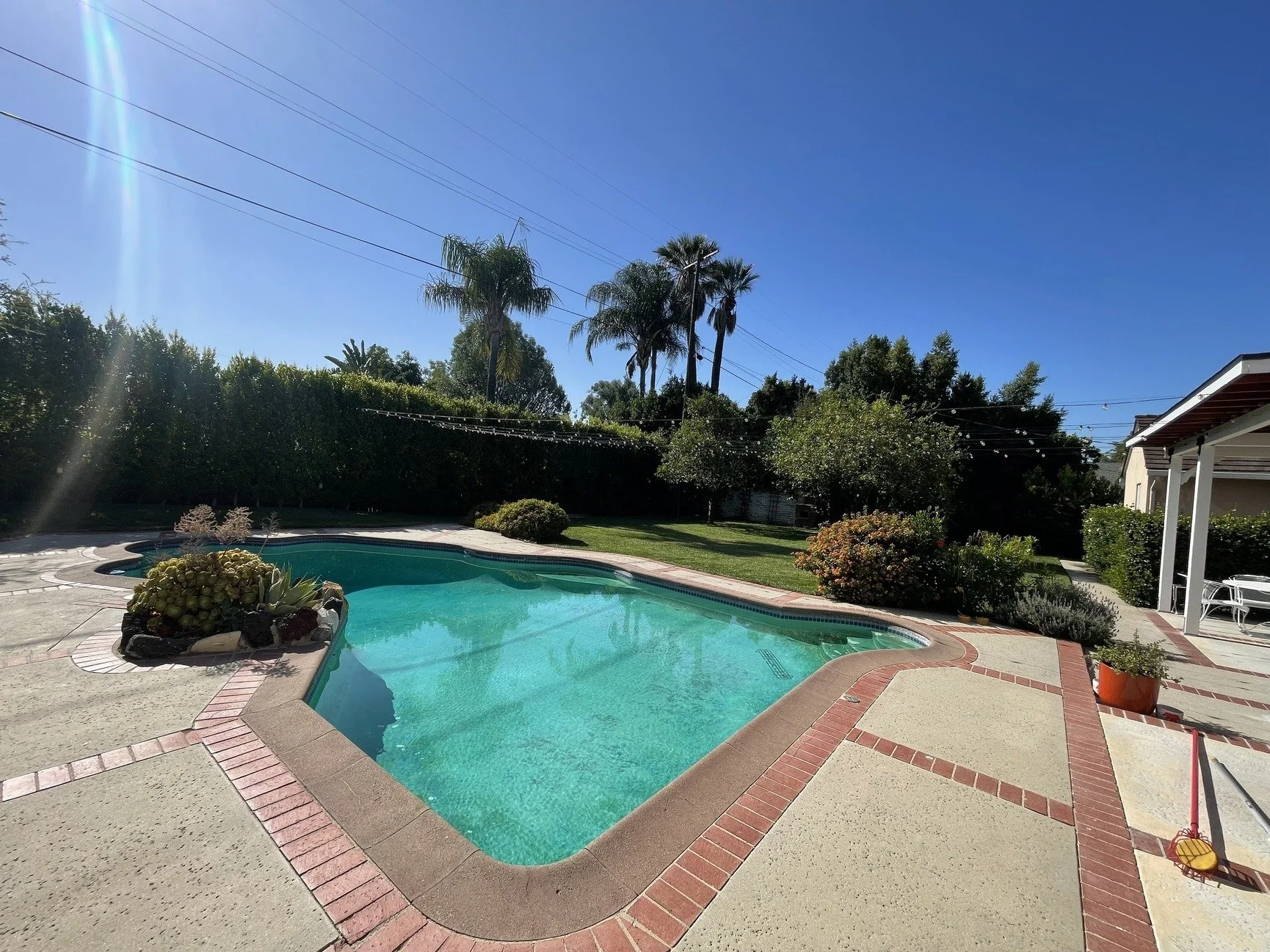 san-fernando-valley-los-angeles-1940s-mid-century-ranch-location-house-outdoor-pool.jpg