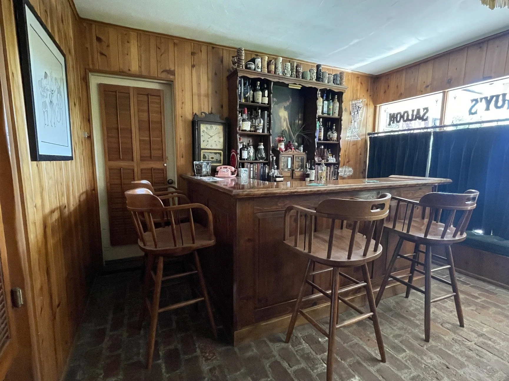 san-fernando-valley-los-angeles-1940s-mid-century-ranch-location-house-saloon-bar-stools.jpg