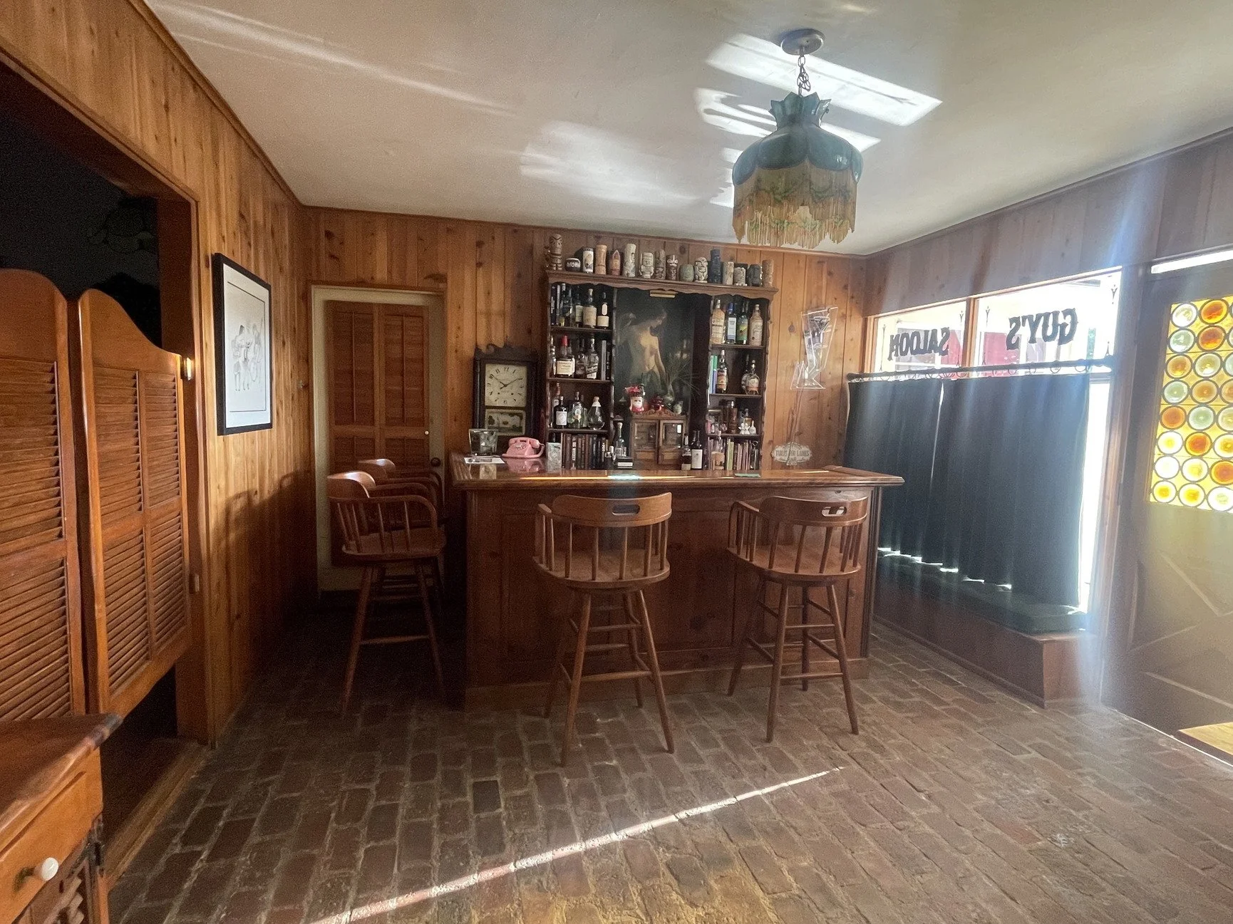 san-fernando-valley-los-angeles-1940s-mid-century-ranch-location-house-saloon.jpg