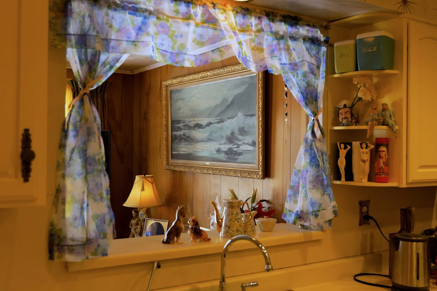 las-vegas-showgirl-house-1950s-hollywood-regency-location-filming-blue-patterned-curtains.jpg