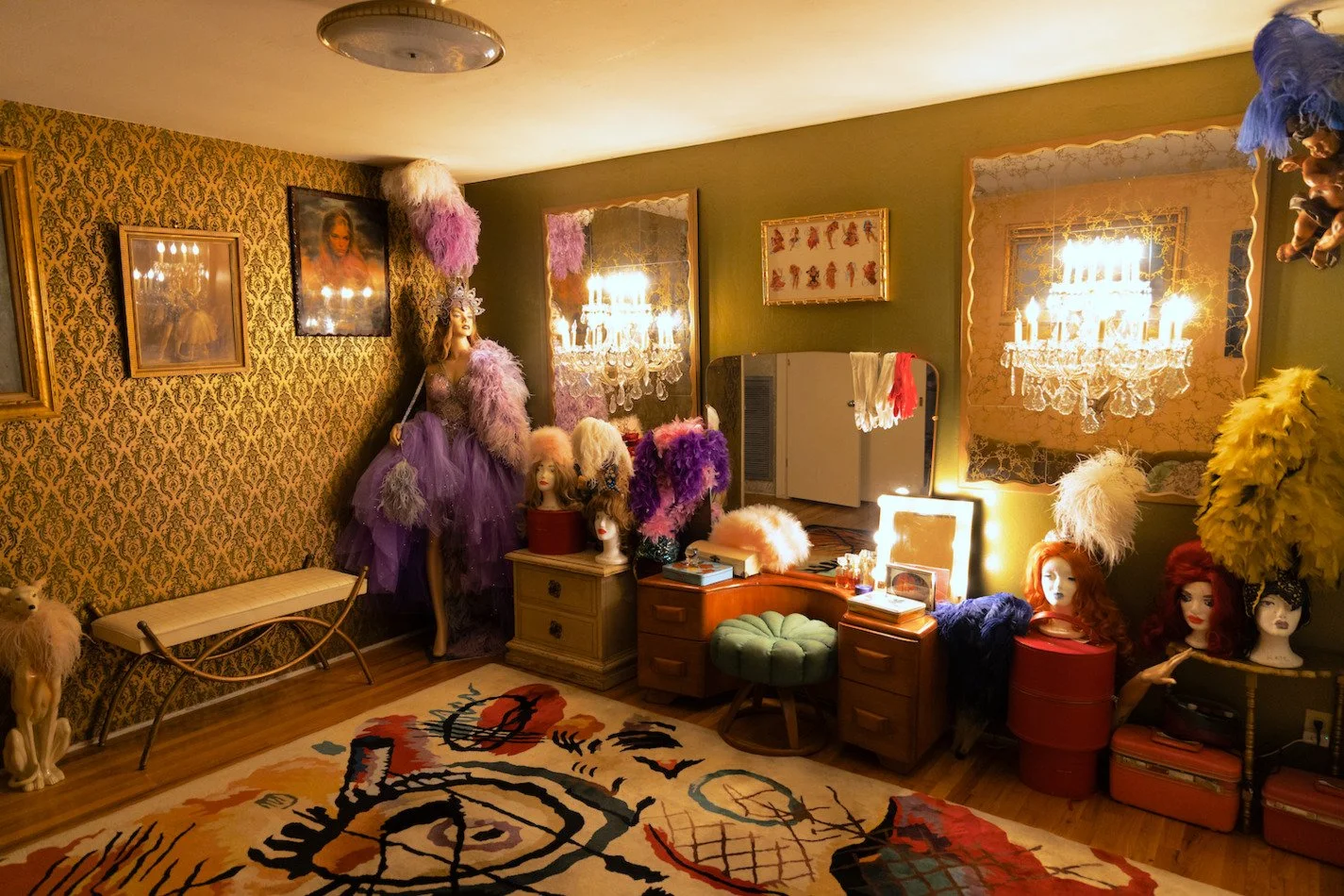 las-vegas-showgirl-house-1950s-hollywood-regency-location-feather-costumes-accesories.jpg