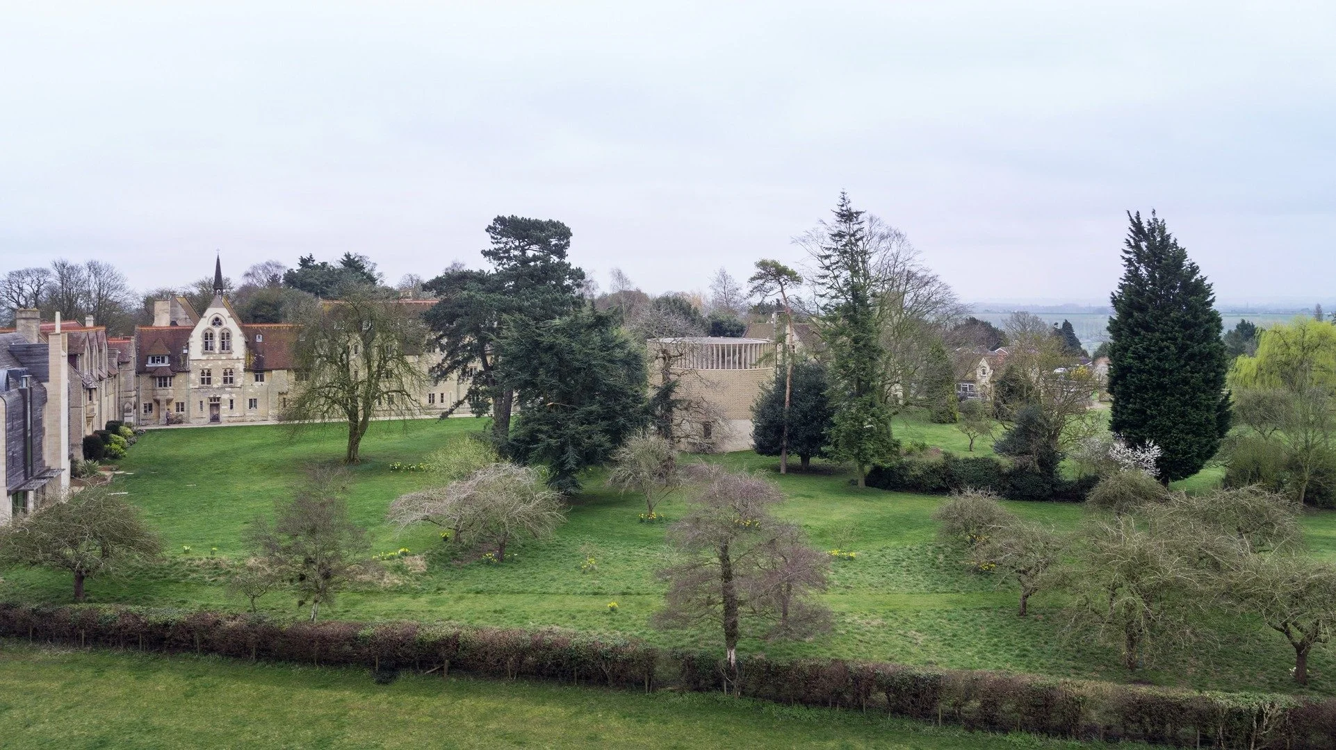 oxford-contemporary-pale-limestone-chapel-filming-photography-events-lawns.jpg