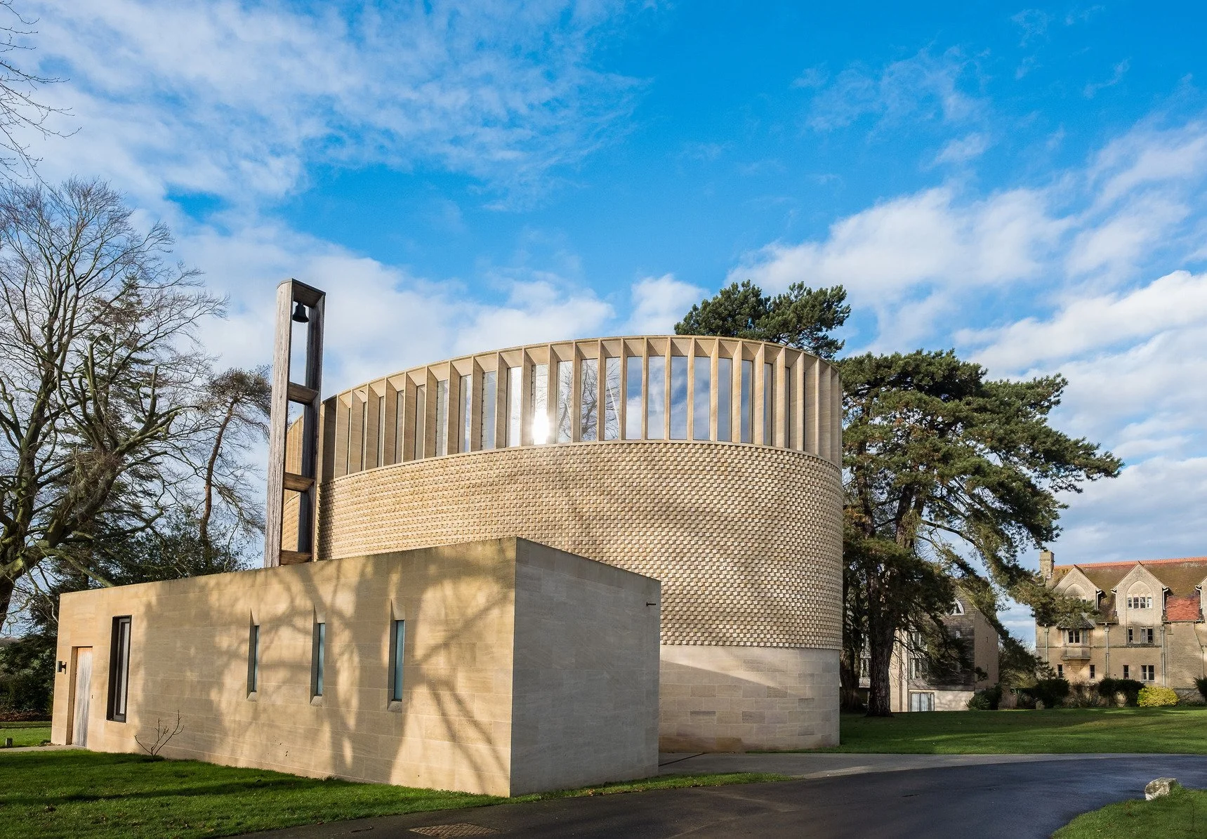 oxford-contemporary-pale-limestone-chapel-filming-photography-events-facade-windows (1).jpg