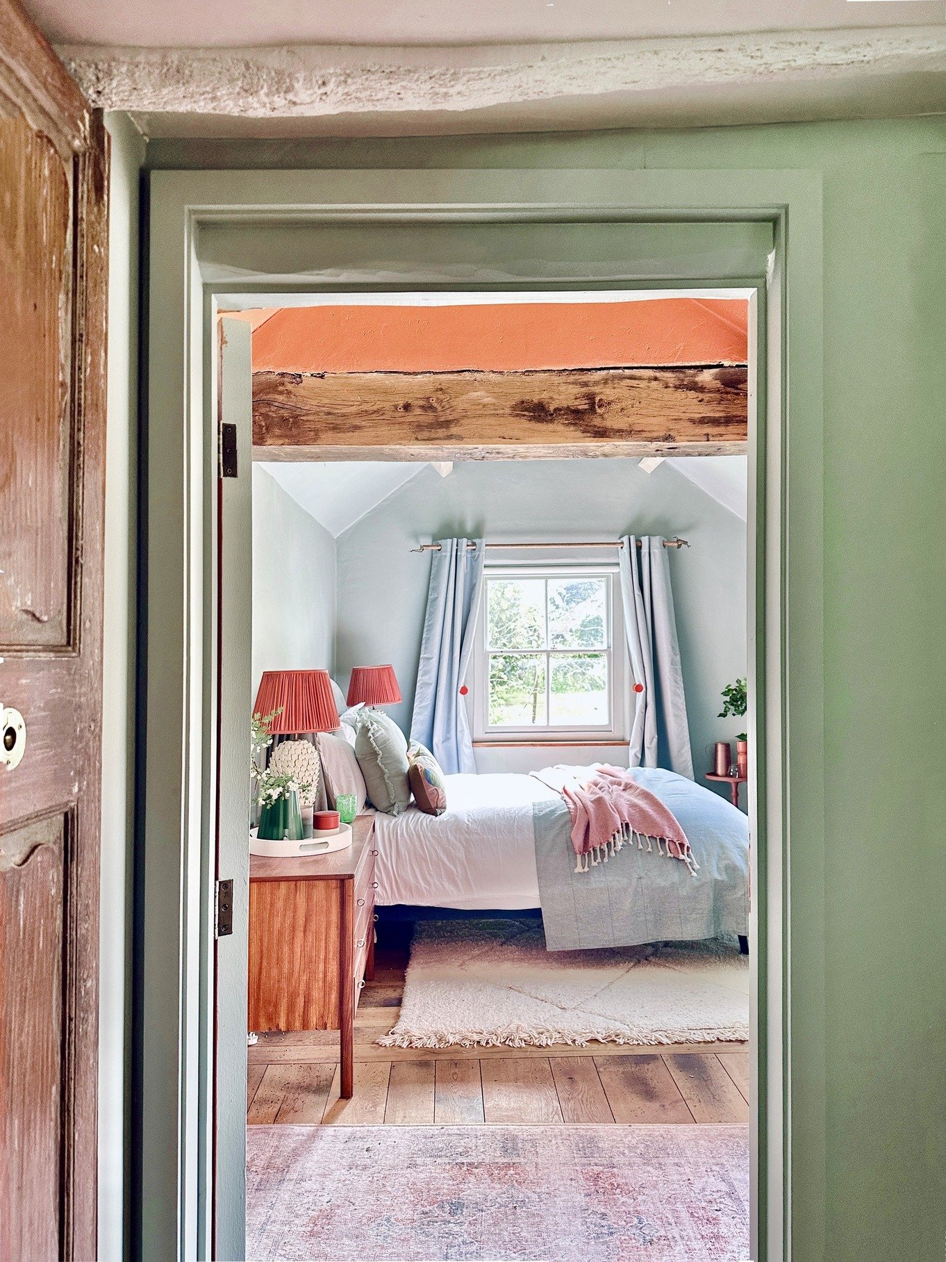 east-sussex-kitsch-country-estate-oast-house-filming-photography-location-bedroom-library.jpg