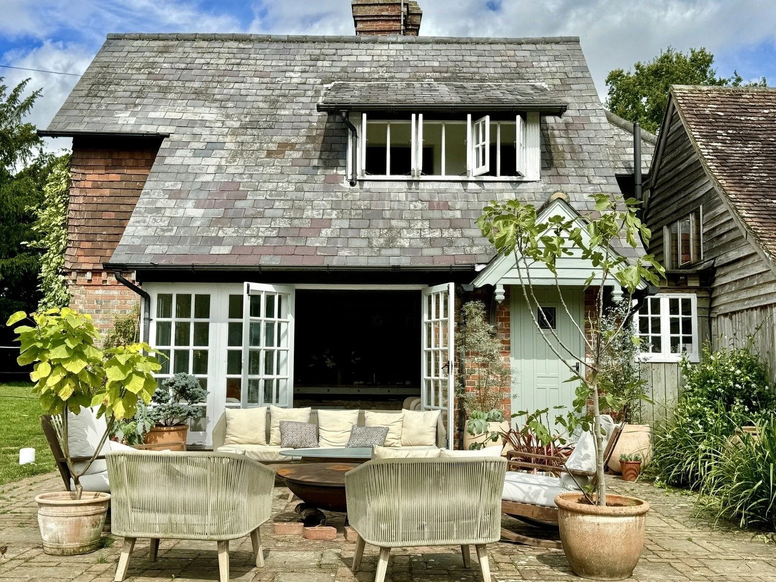 east-sussex-kitsch-country-estate-oast-house-filming-photography-location-facade.jpg