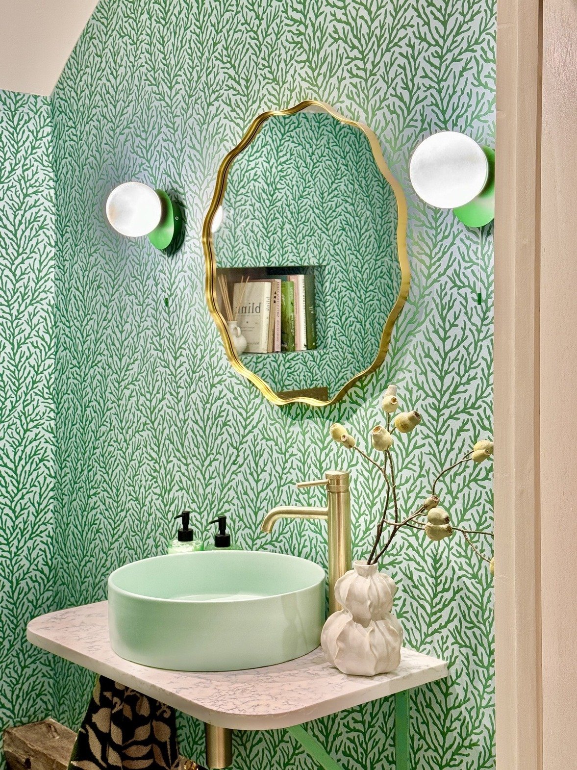 east-sussex-kitsch-country-estate-oast-house-filming-photography-location-mirror-lights.jpg