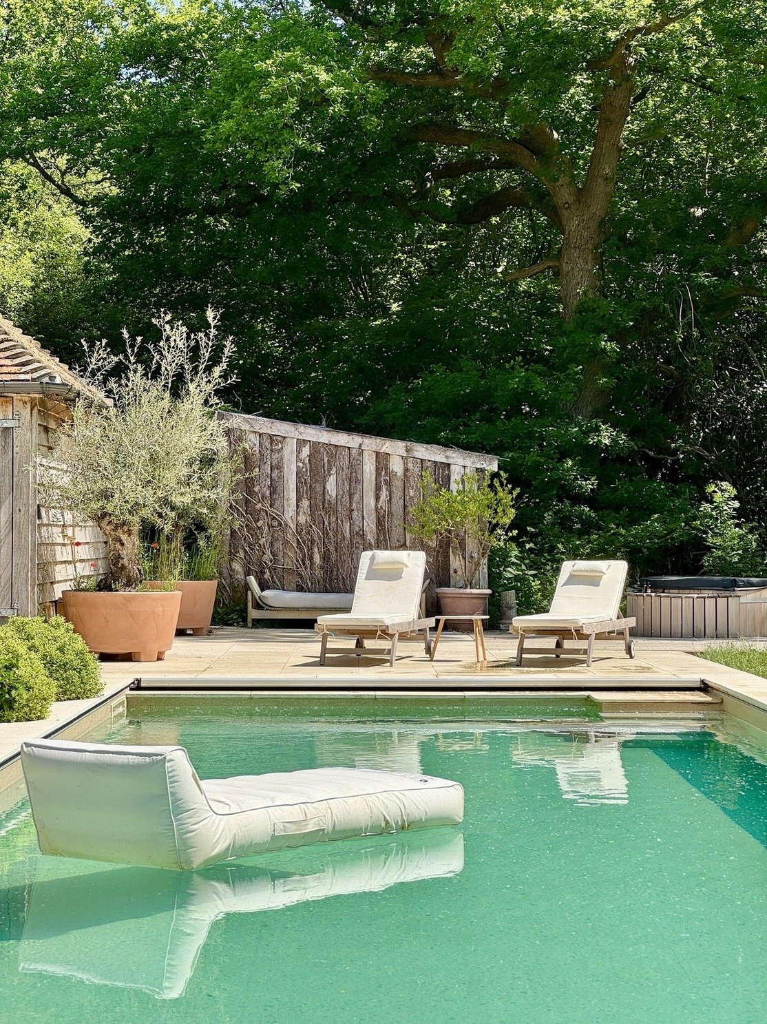 east-sussex-kitsch-country-estate-oast-house-filming-photography-location-pool-loungers.jpg