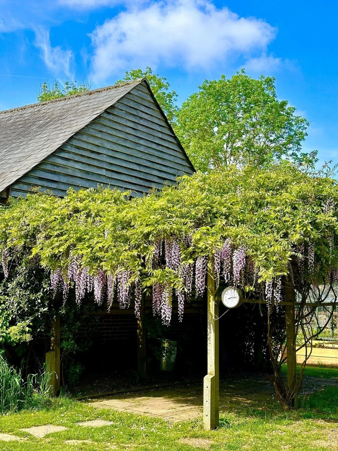 east-sussex-kitsch-country-estate-oast-house-filming-photography-location-weatherboard-barn.jpg