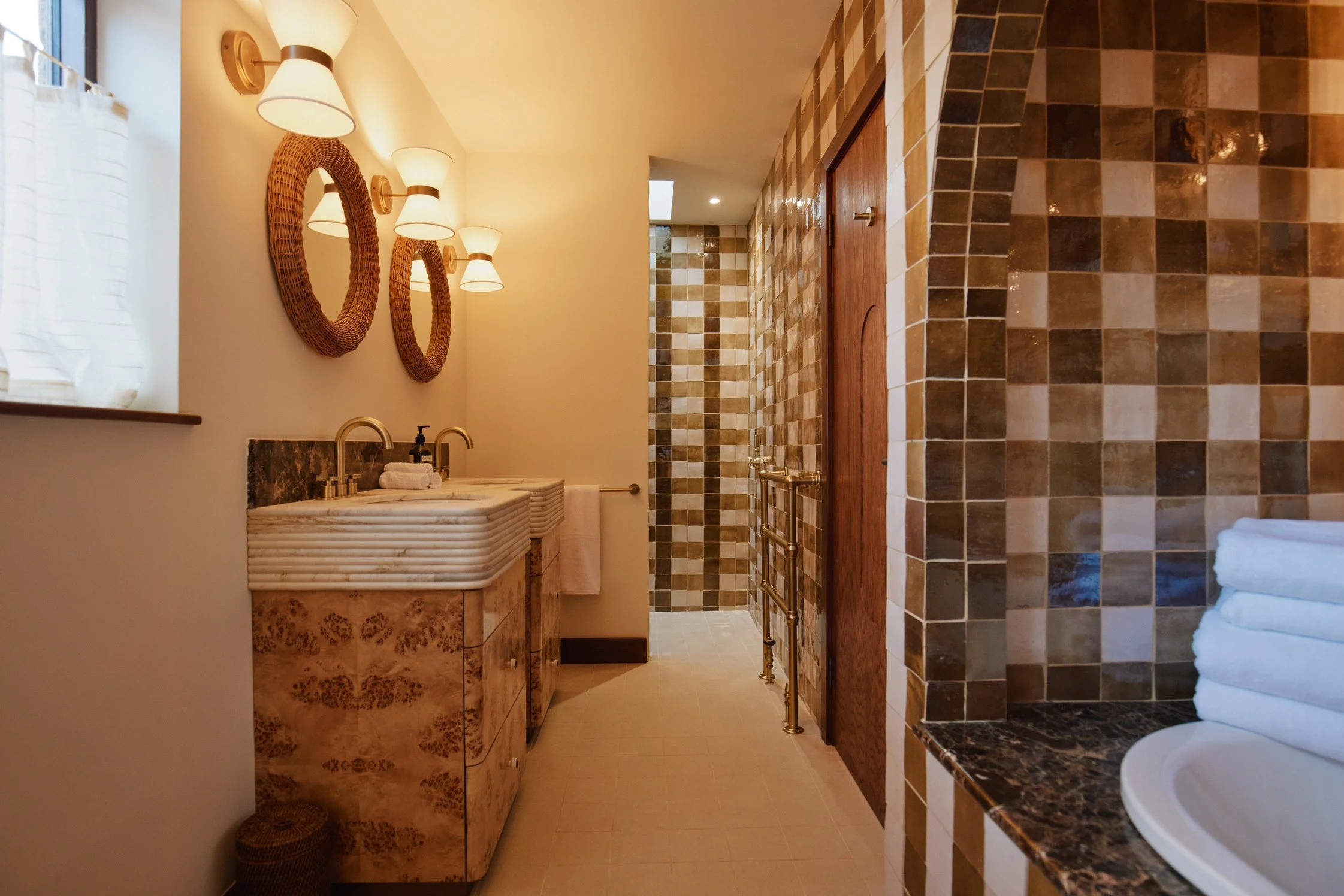 cotswolds-midcentury-california-location-house-filming-photoshoots-events-bathroom-sinks.jpg