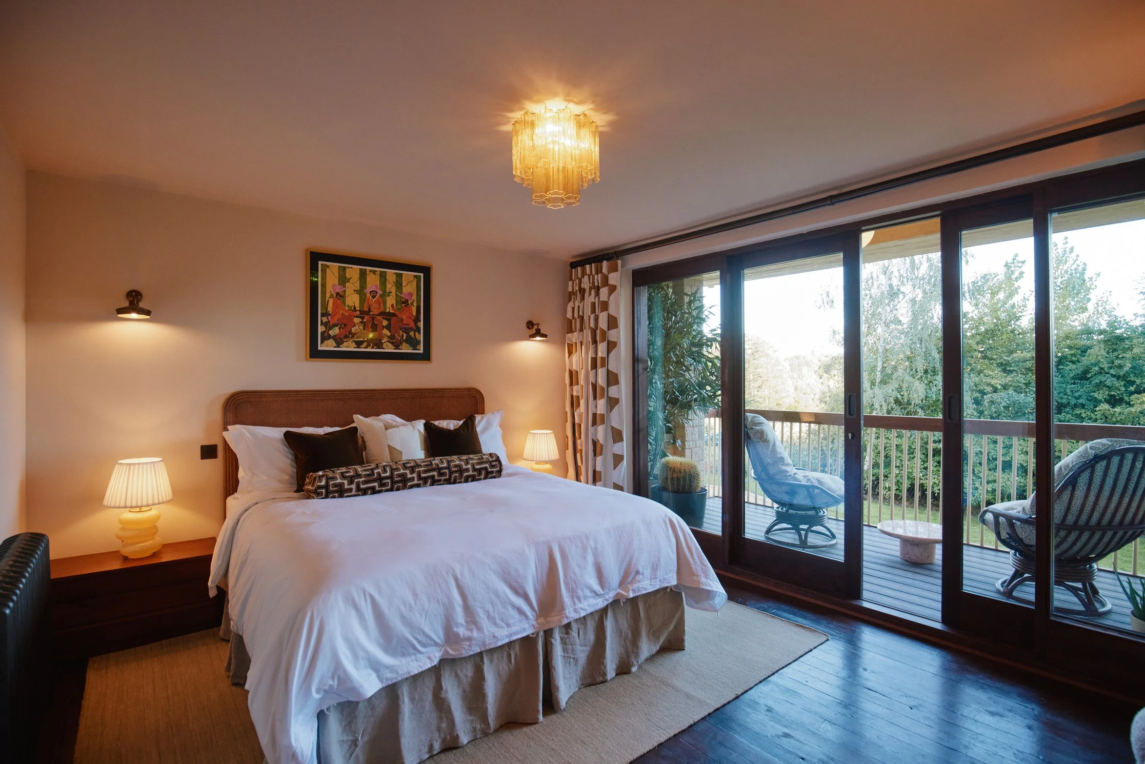 cotswolds-midcentury-california-location-house-filming-photoshoots-events-bedroom-balcony.jpg