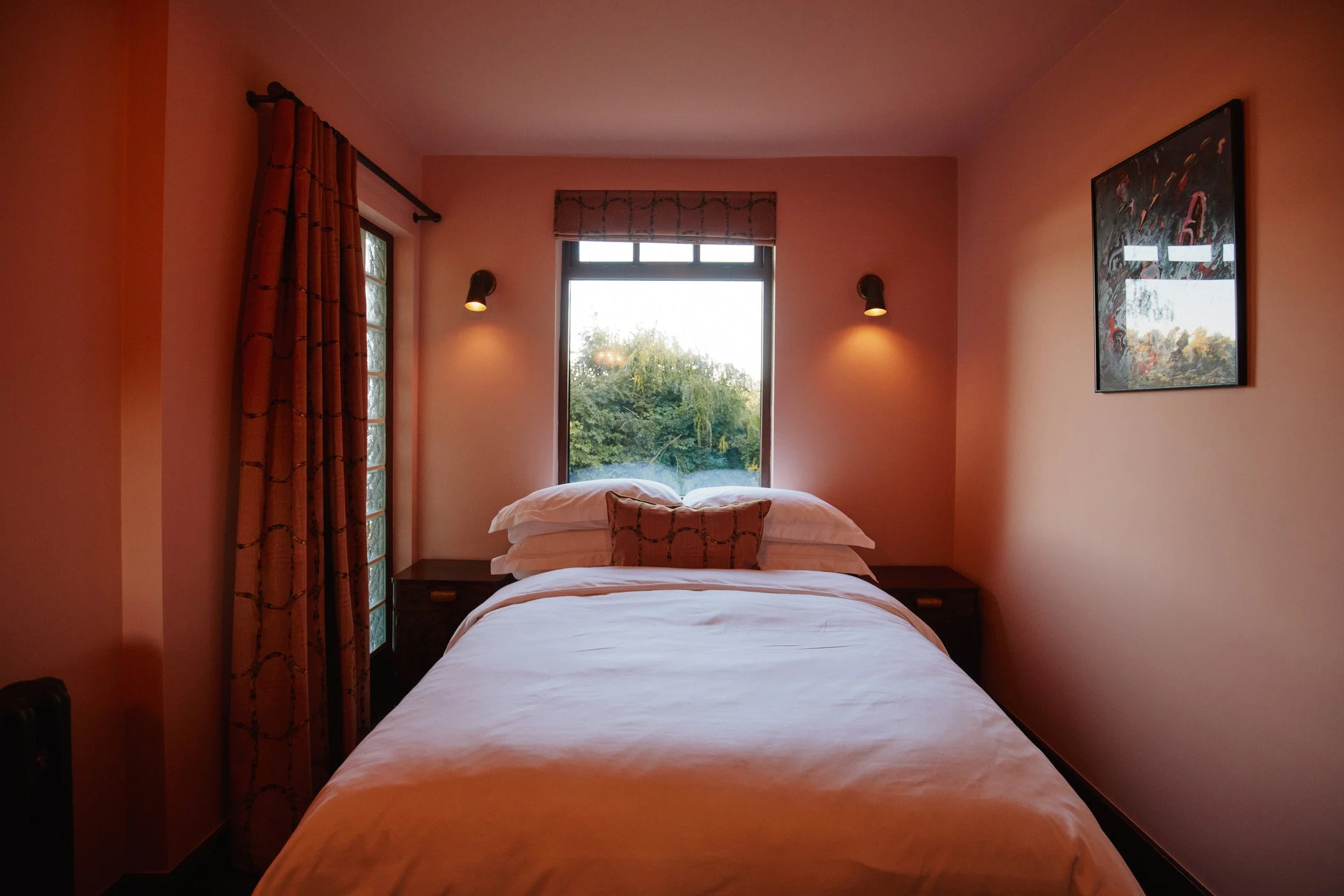 cotswolds-midcentury-california-location-house-filming-photoshoots-events-bedroom-window.jpg