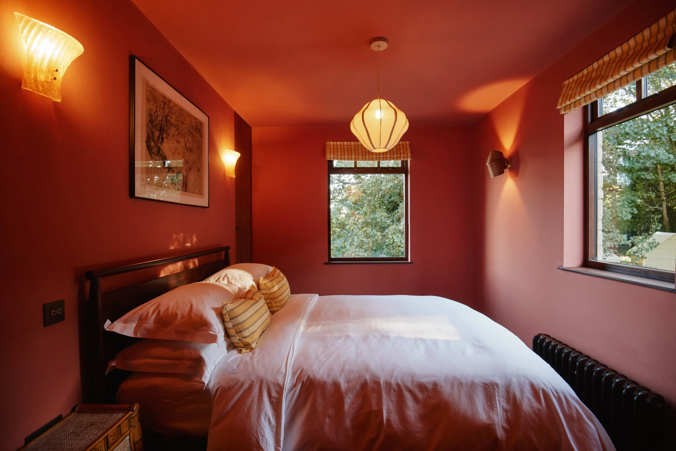 cotswolds-midcentury-california-location-house-filming-photoshoots-events-double-bedroom.jpg