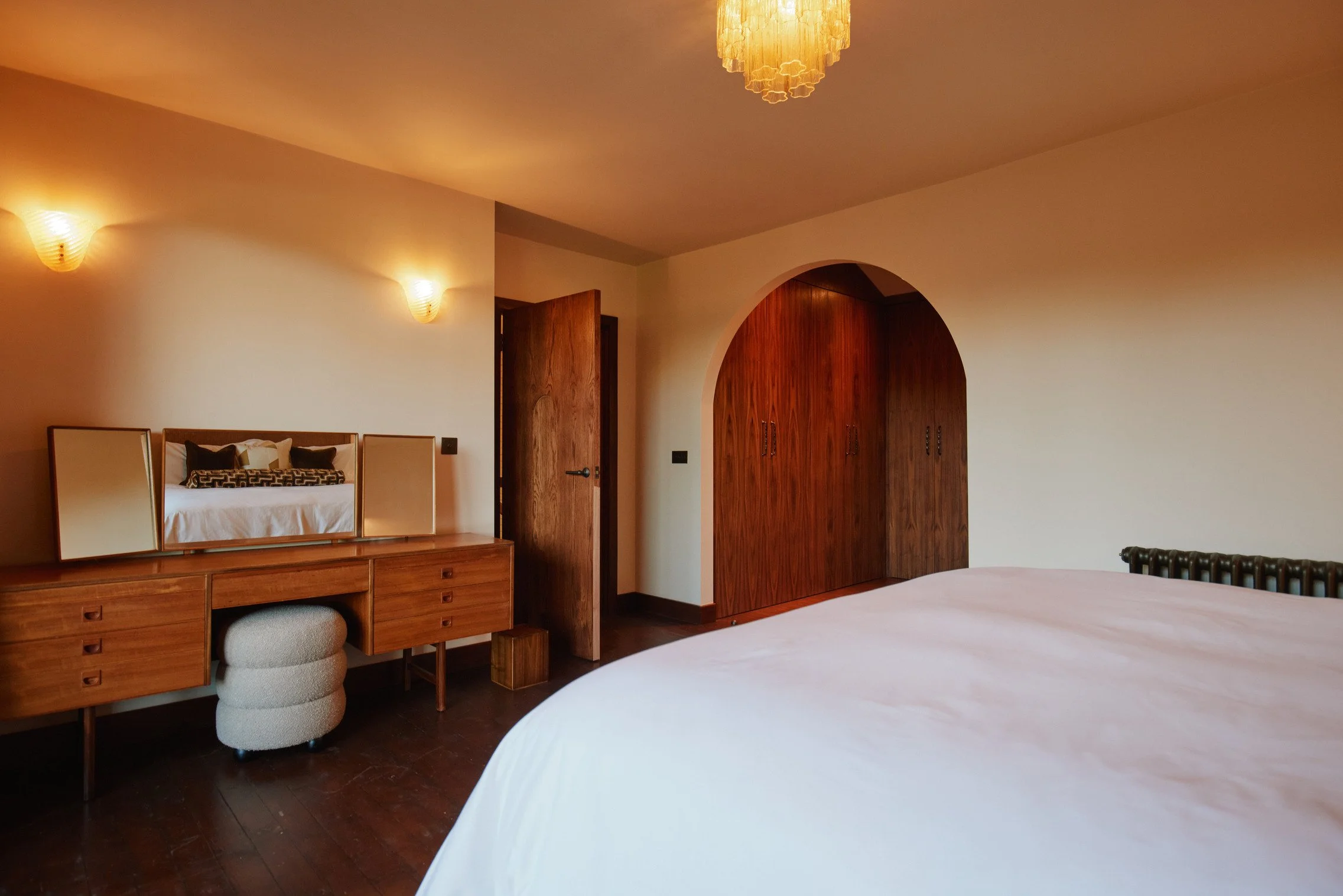 cotswolds-midcentury-california-location-house-filming-photoshoots-events-dressing-table-stool.jpg