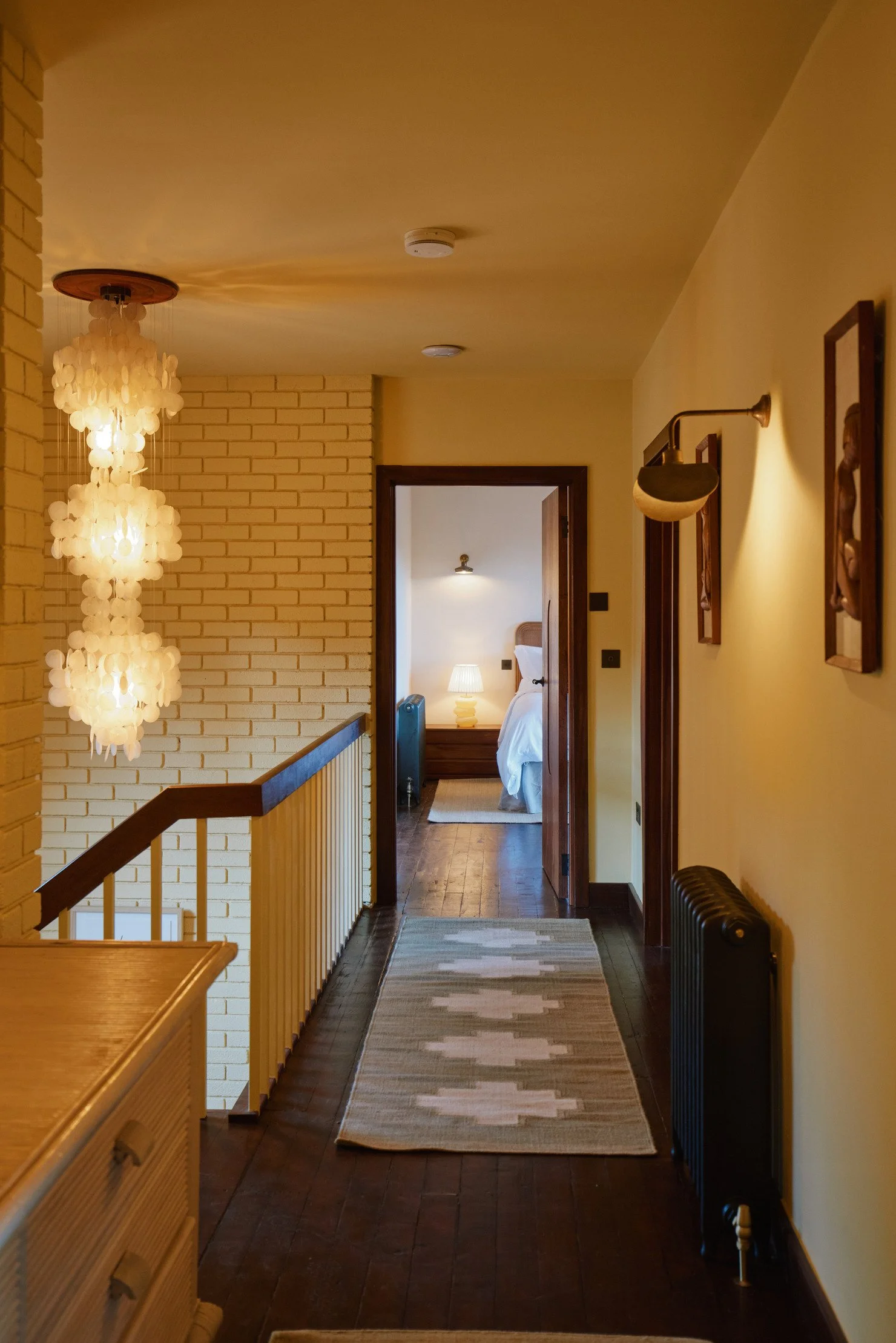 cotswolds-midcentury-california-location-house-filming-photoshoots-events-landing-lights.jpg