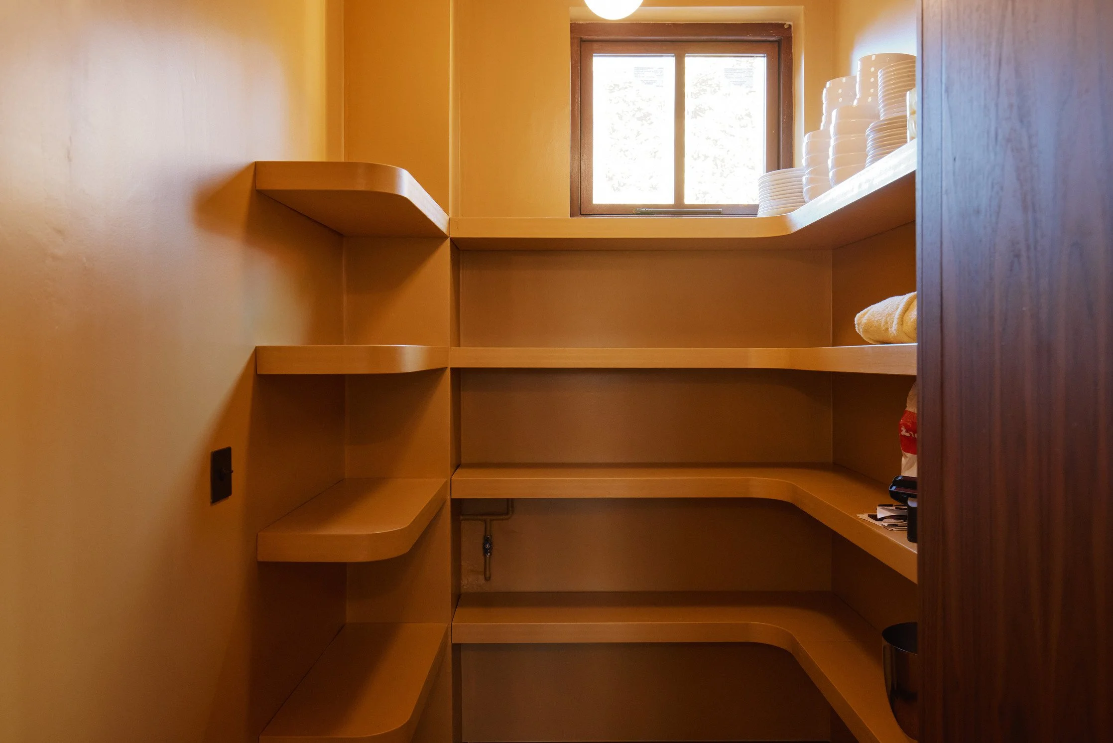 cotswolds-midcentury-california-location-house-filming-photoshoots-events-pantry.jpg