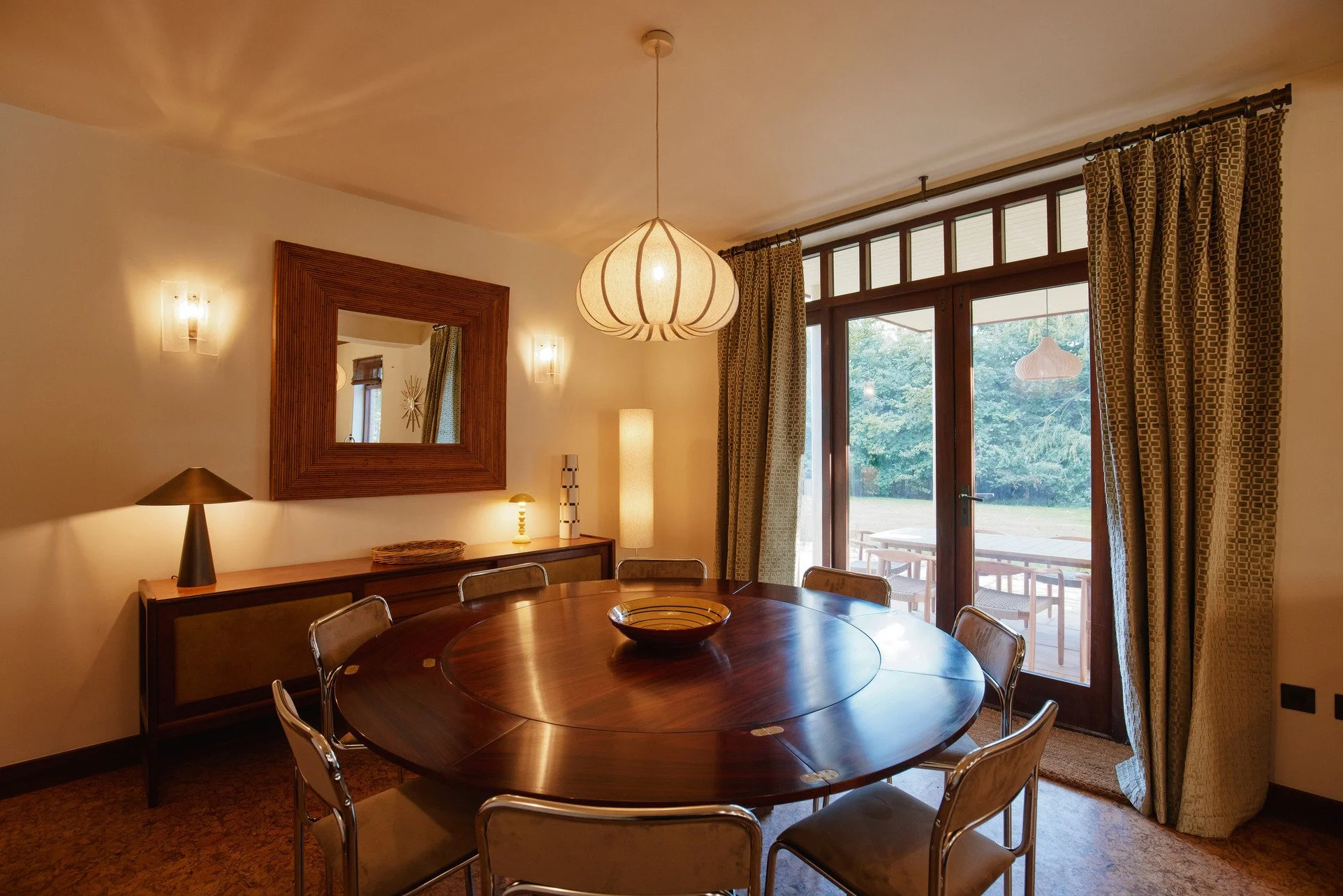cotswolds-midcentury-california-location-house-filming-photoshoots-events-circular-dining-table.jpg