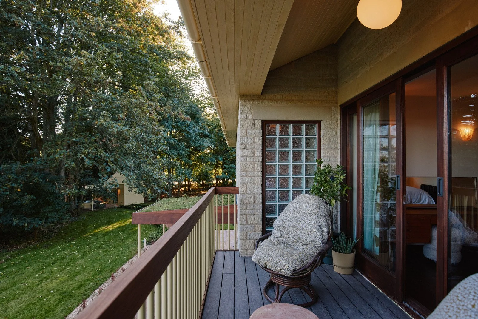cotswolds-midcentury-california-location-house-filming-photoshoots-events-balcony-views.jpg