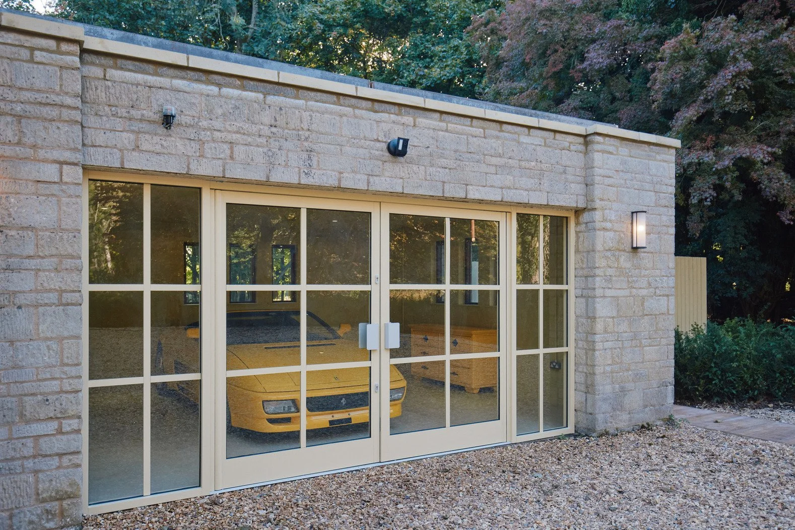 cotswolds-midcentury-california-location-house-filming-photoshoots-events-garage.jpg