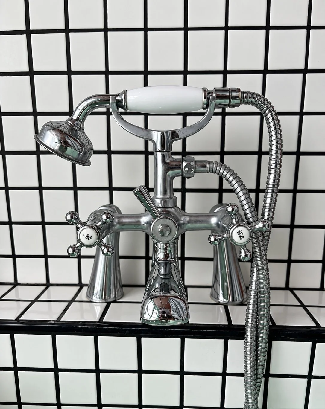 margate-retro-1930s-location-house-filming-photoshoots-shower.jpg