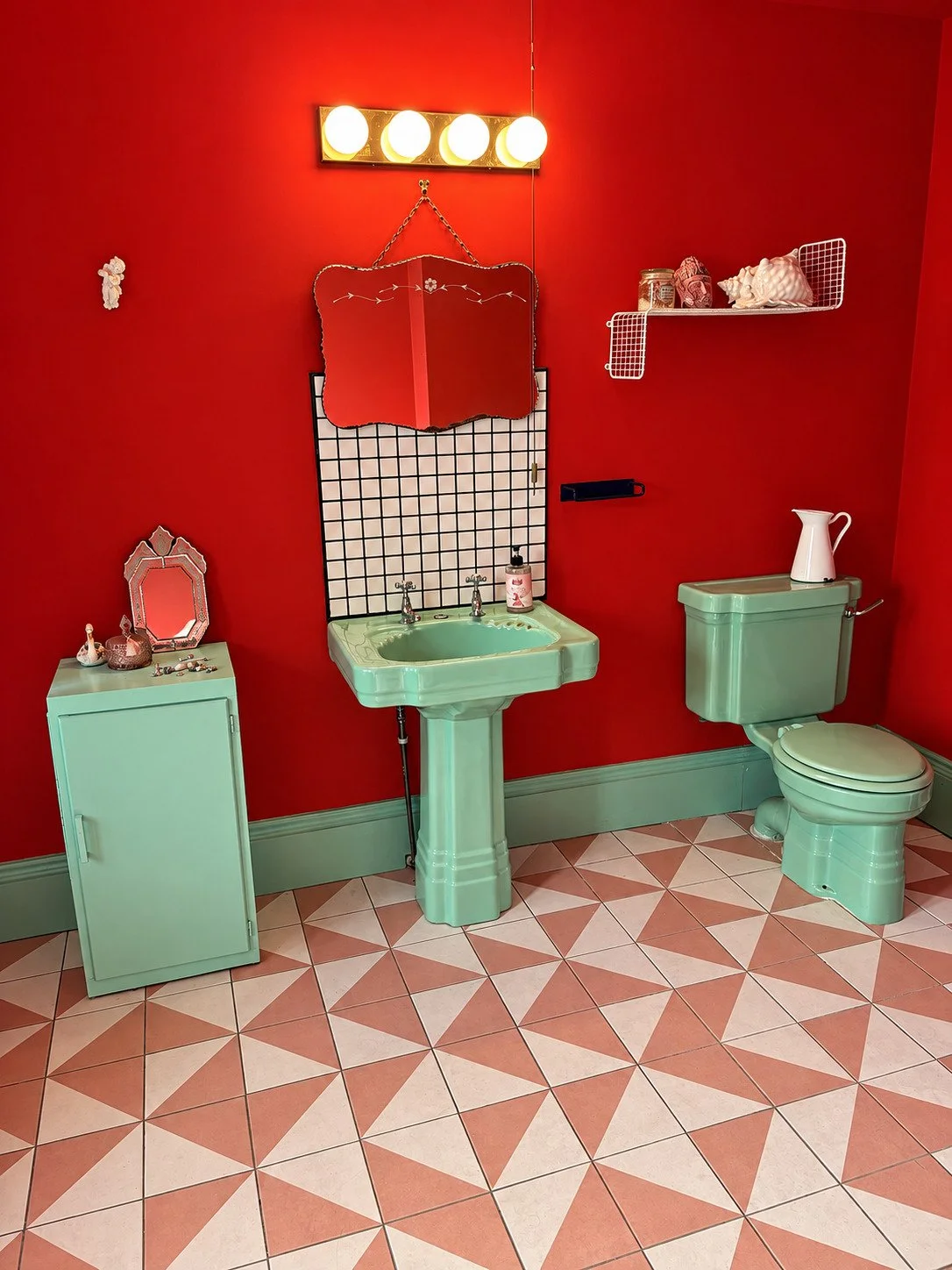 margate-retro-1930s-location-house-filming-photoshoots-green-bathroom-suite.jpg