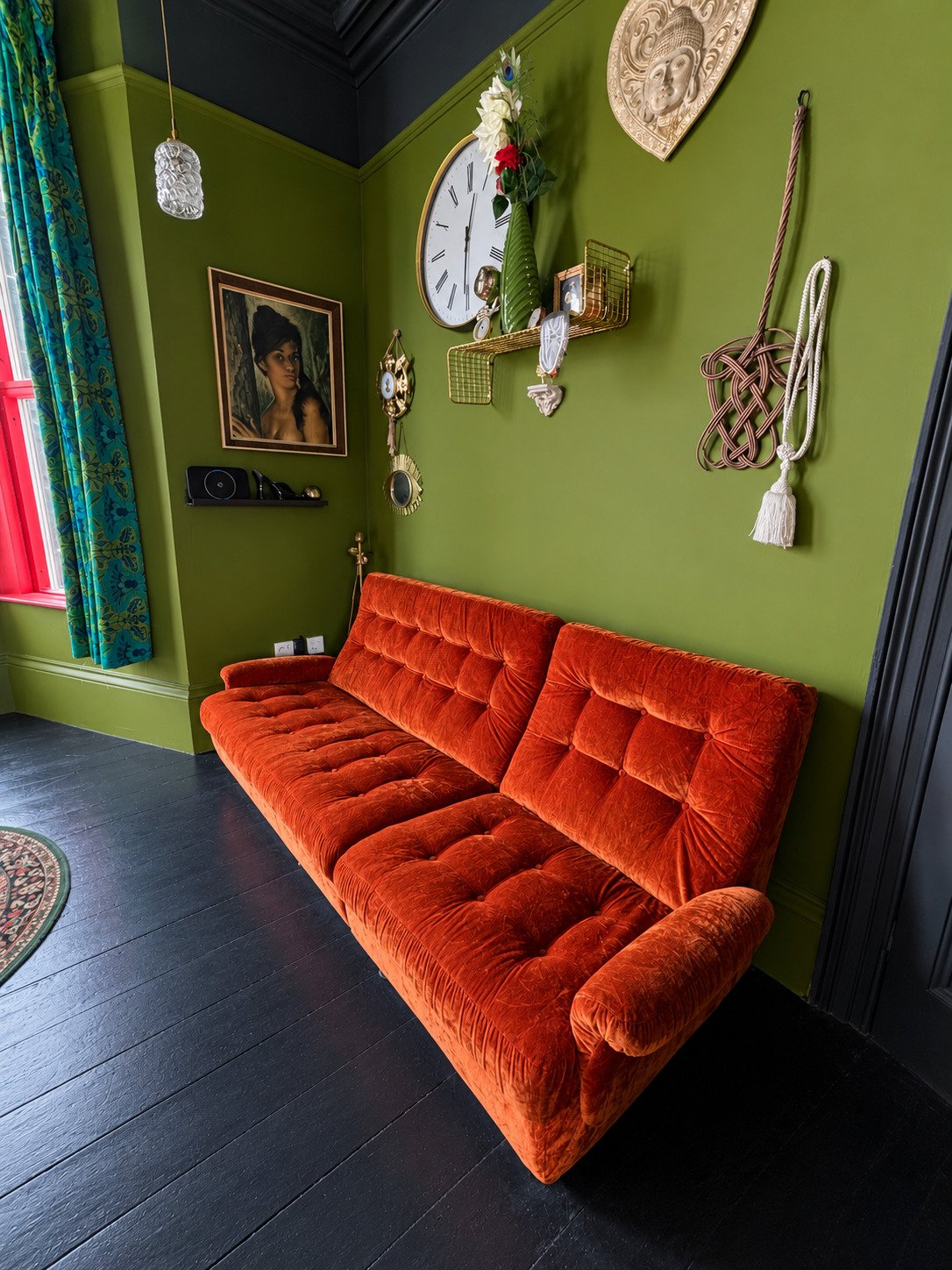 margate-retro-1930s-location-house-filming-photoshoots-orange-sofa.jpg