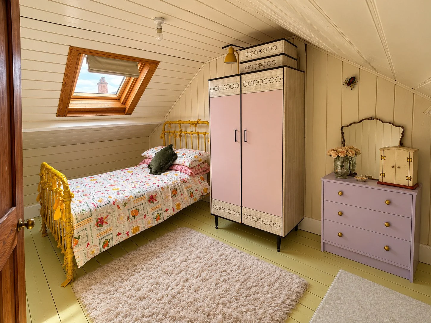 margate-retro-1930s-location-house-filming-photoshoots-pink-wardrobe.jpg