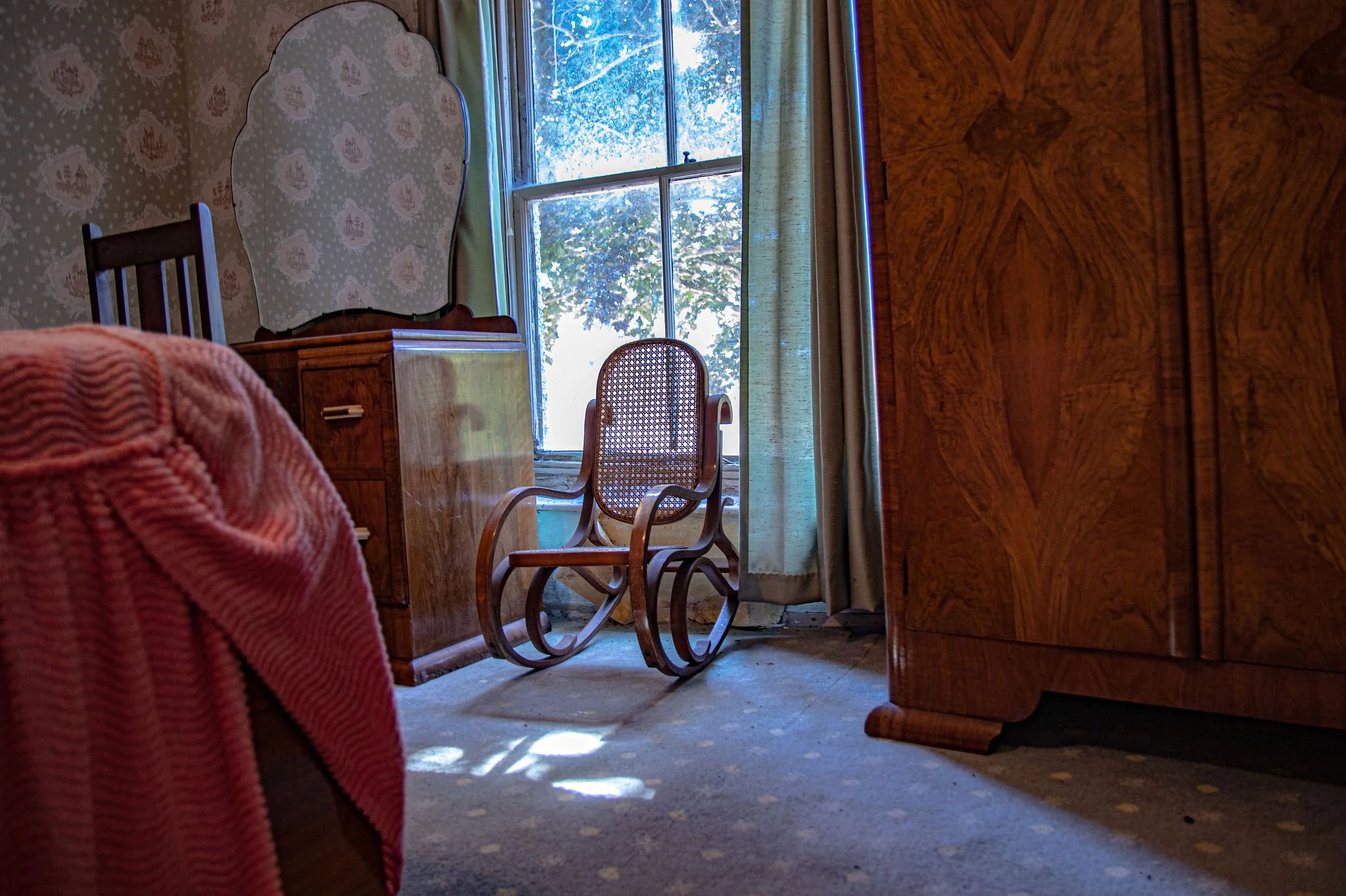 kent-16th-century-farmhouse-1960s-1970s-interior-decor-filming-photoshoots-can-chair.jpg