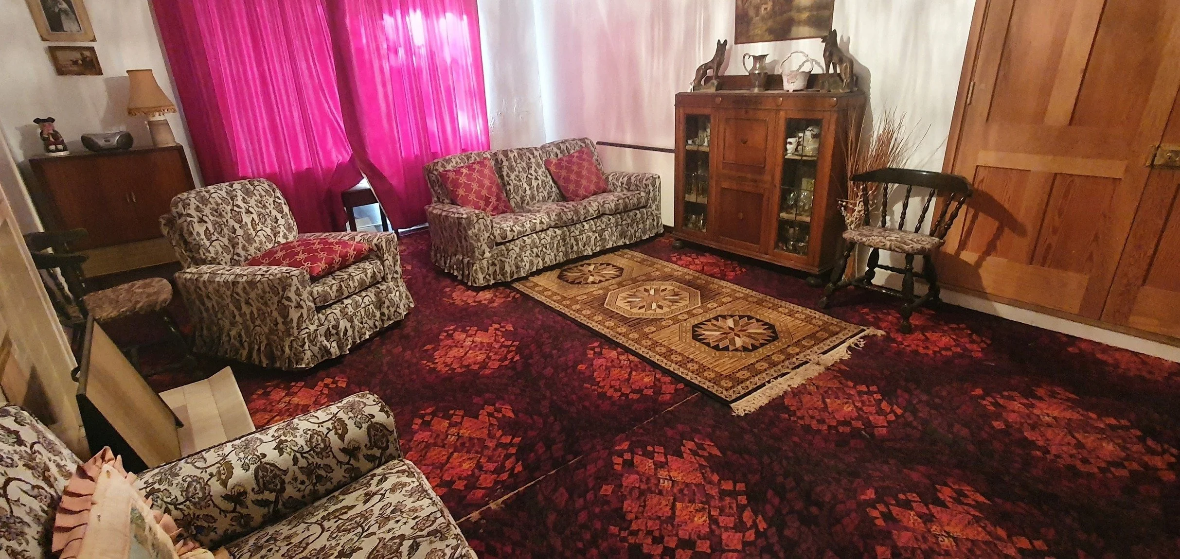 kent-16th-century-farmhouse-1960s-1970s-interior-decor-filming-photoshoots-lounge-curtains.jpg