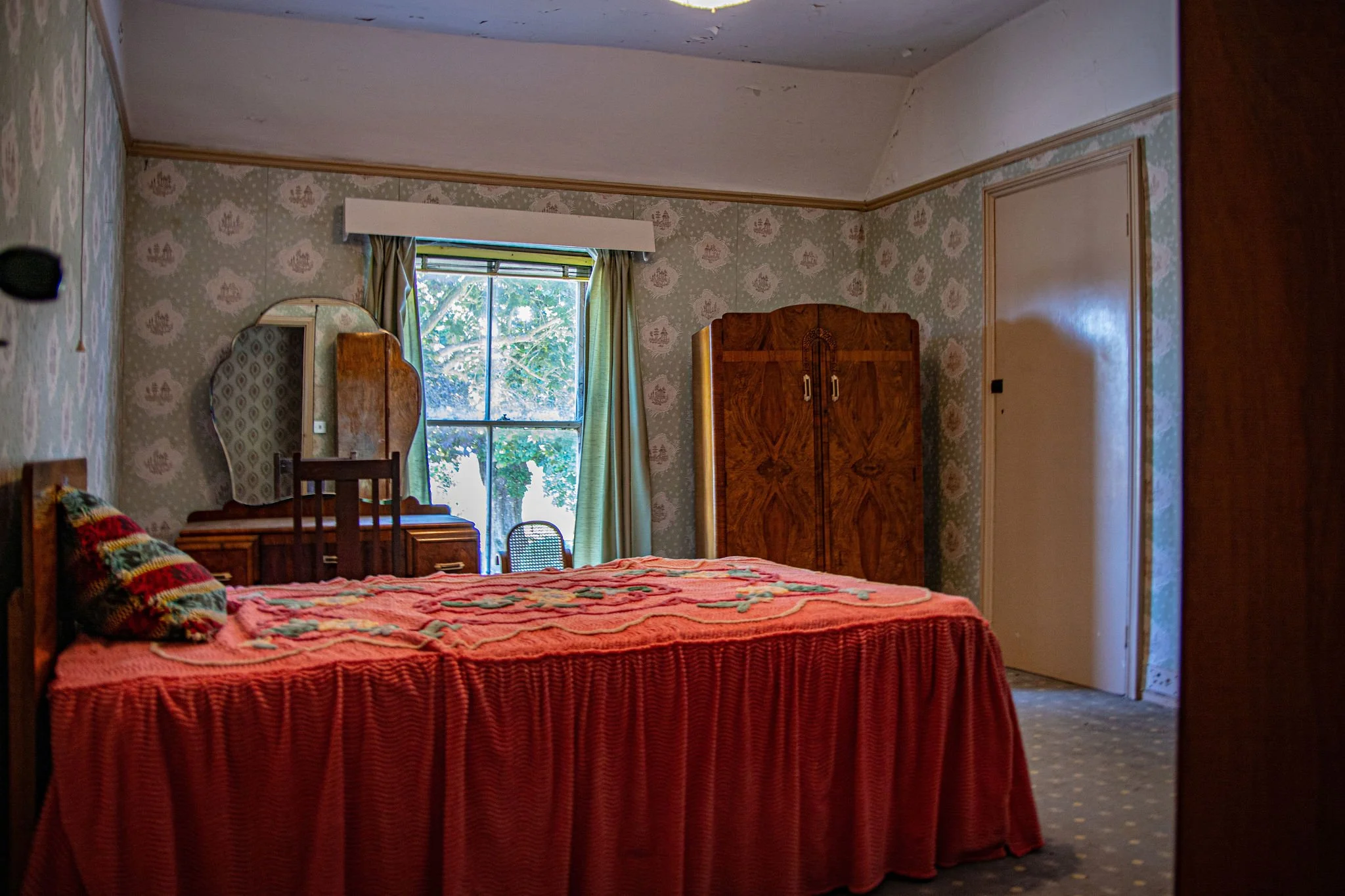 kent-16th-century-farmhouse-1960s-1970s-interior-decor-filming-photoshoots-orange-quilt.jpg