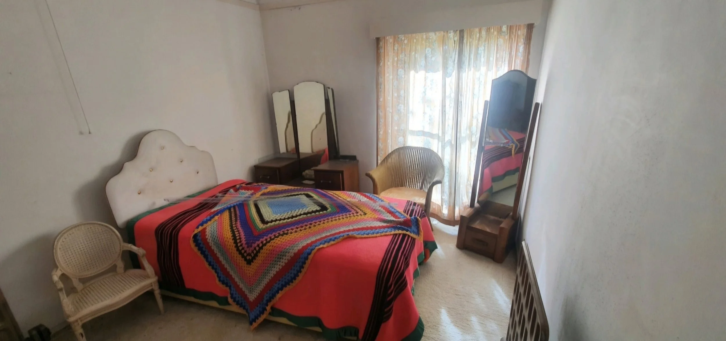 kent-16th-century-farmhouse-1960s-1970s-interior-decor-filming-photoshoots-red-bedspread.jpg