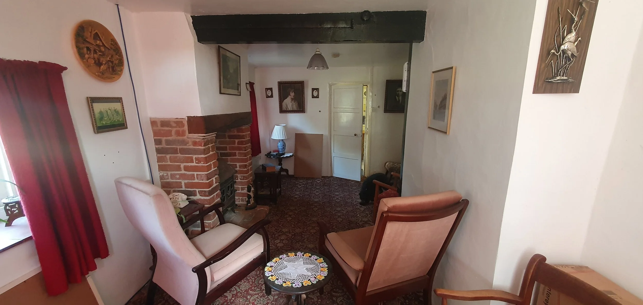 kent-16th-century-farmhouse-1960s-1970s-interior-decor-filming-photoshoots-sitting-room.jpg