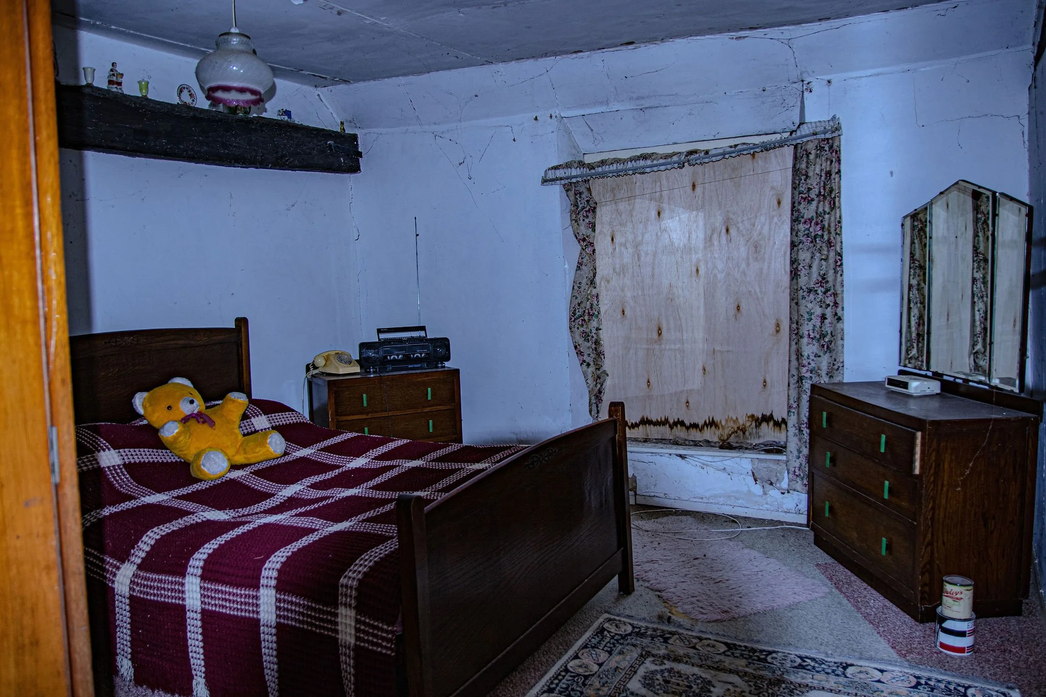 kent-16th-century-farmhouse-1960s-1970s-interior-decor-filming-photoshoots-teddy-bear.jpg
