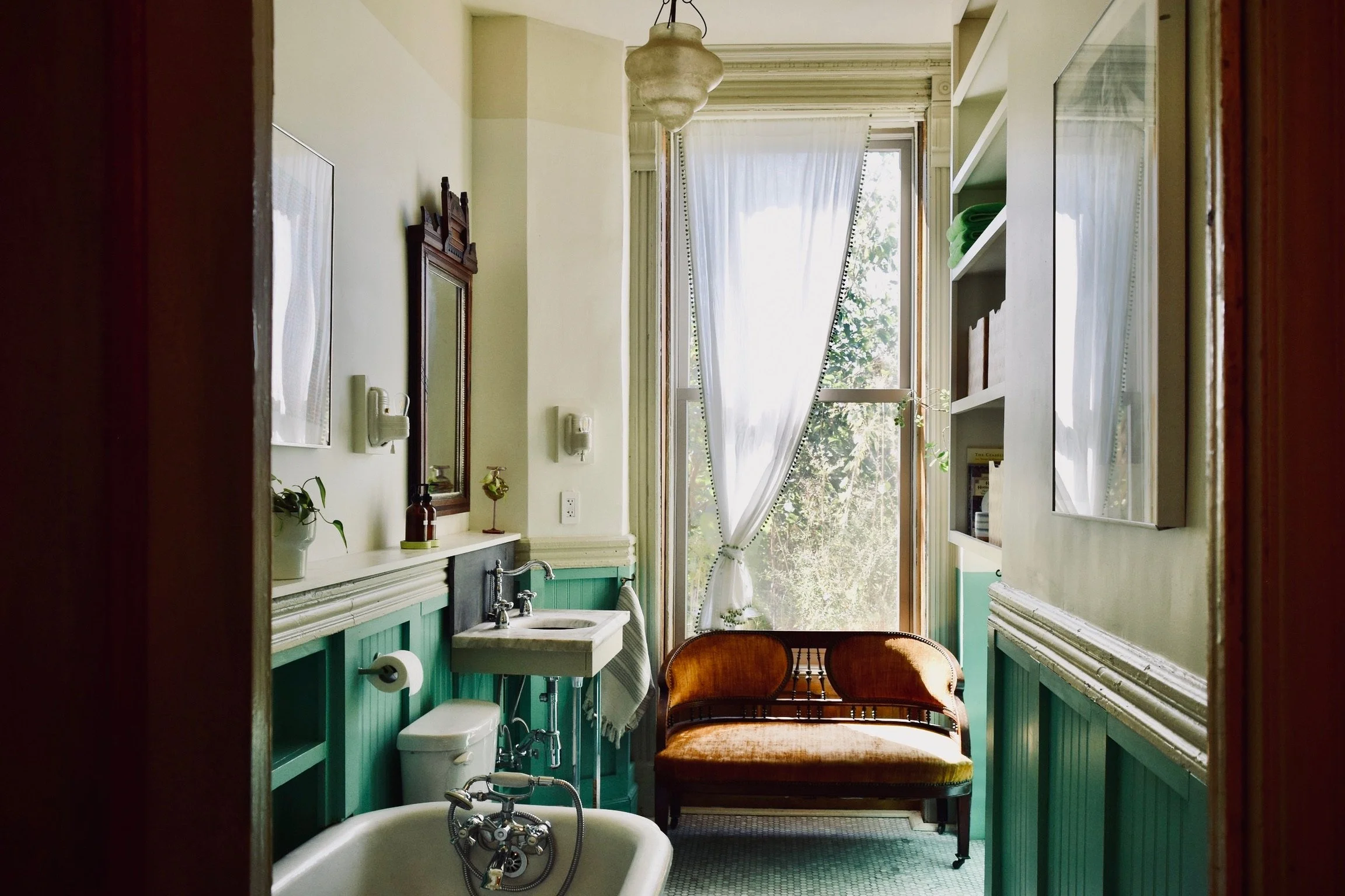 new-york-period-historic-townhouse-filming-photoshoots-bathroom-sink.jpg