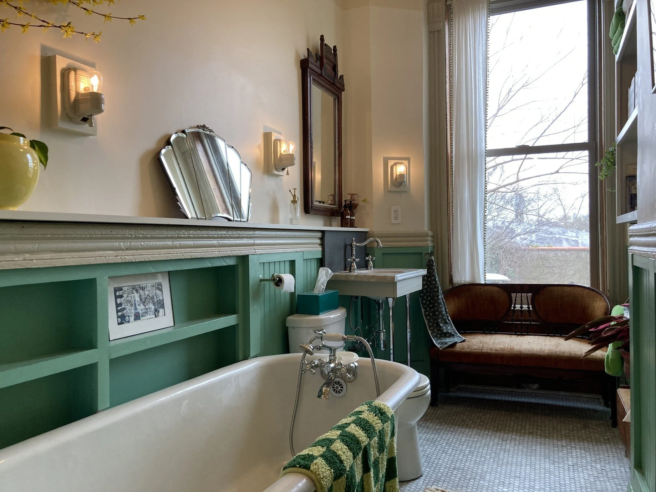 new-york-period-historic-townhouse-filming-photoshoots-clawed-bath-tub.jpg