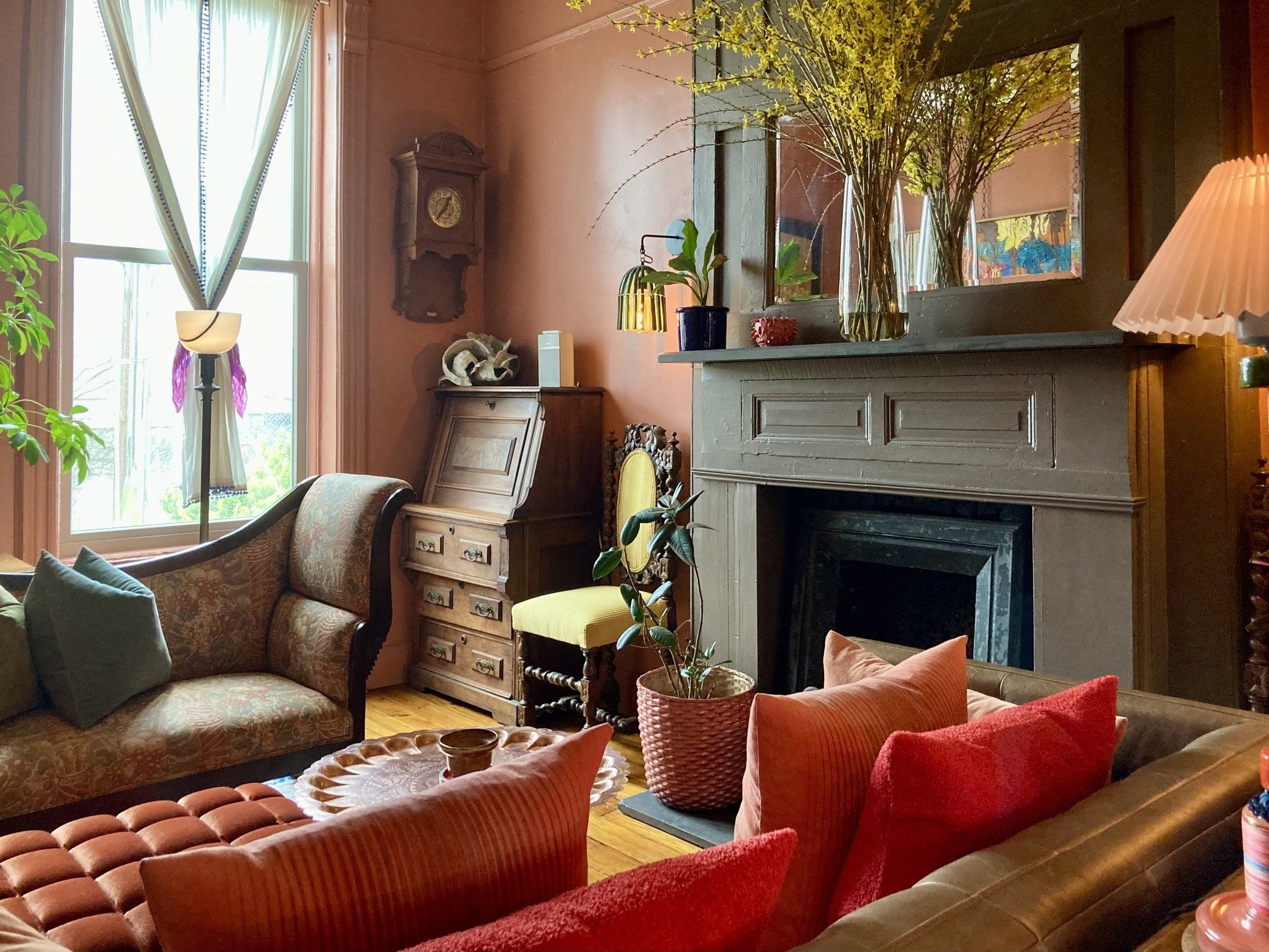new-york-period-historic-townhouse-filming-photoshoots-fireplace-mantle.jpg