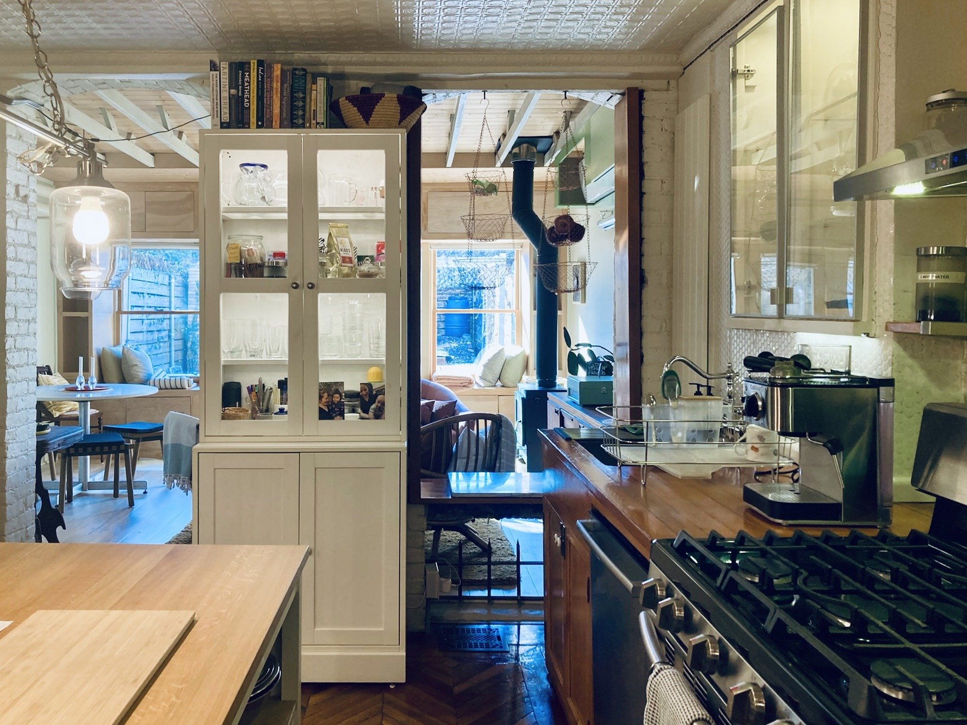new-york-period-historic-townhouse-filming-photoshoots-kitchen-stove.jpg