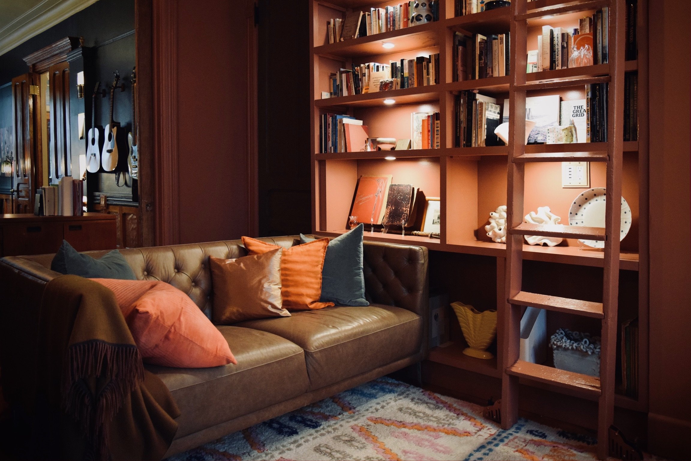 new-york-period-historic-townhouse-filming-photoshoots-sofa-cushions.jpg