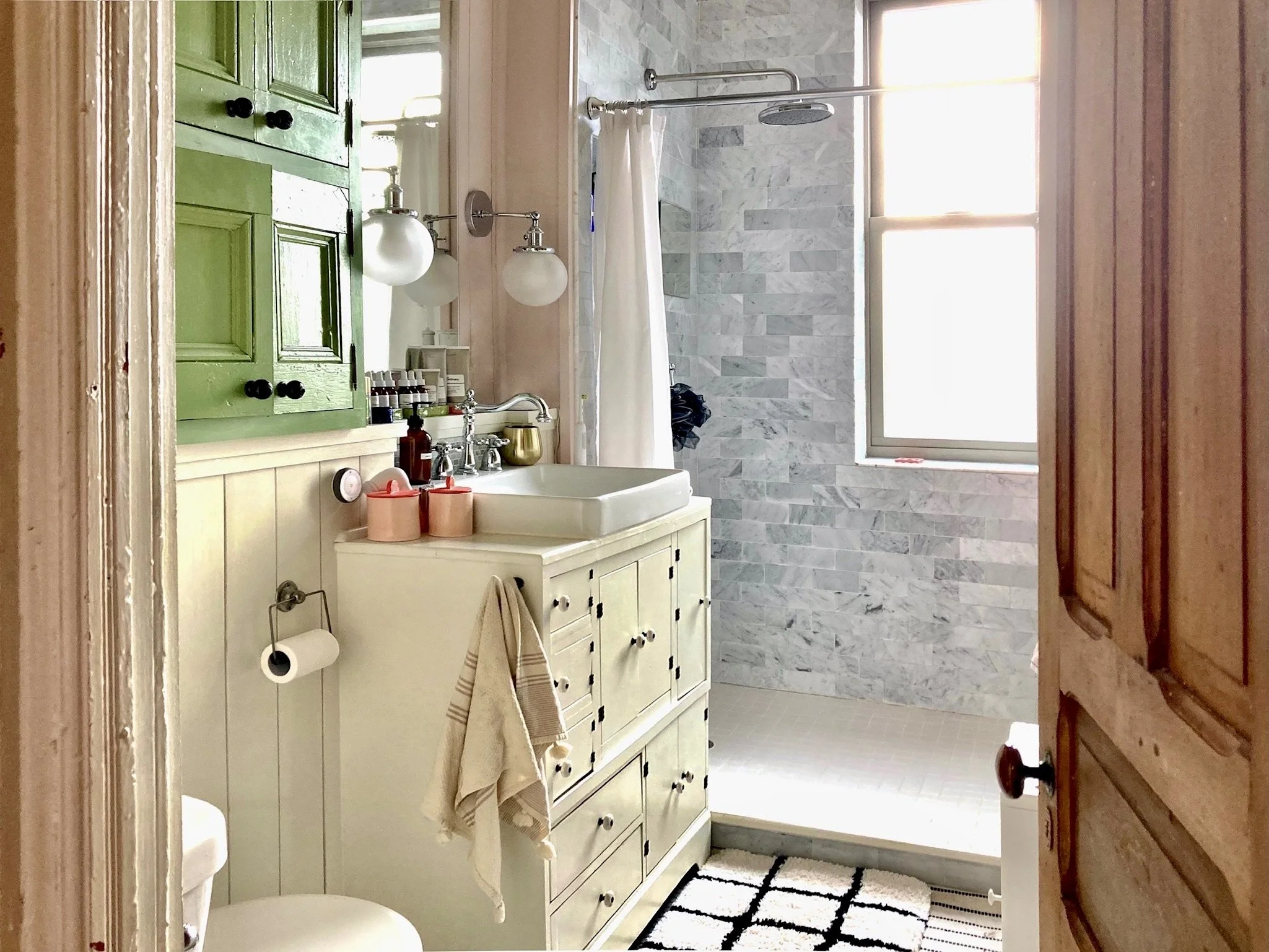 new-york-period-historic-townhouse-filming-photoshoots-white-bathroom.jpg